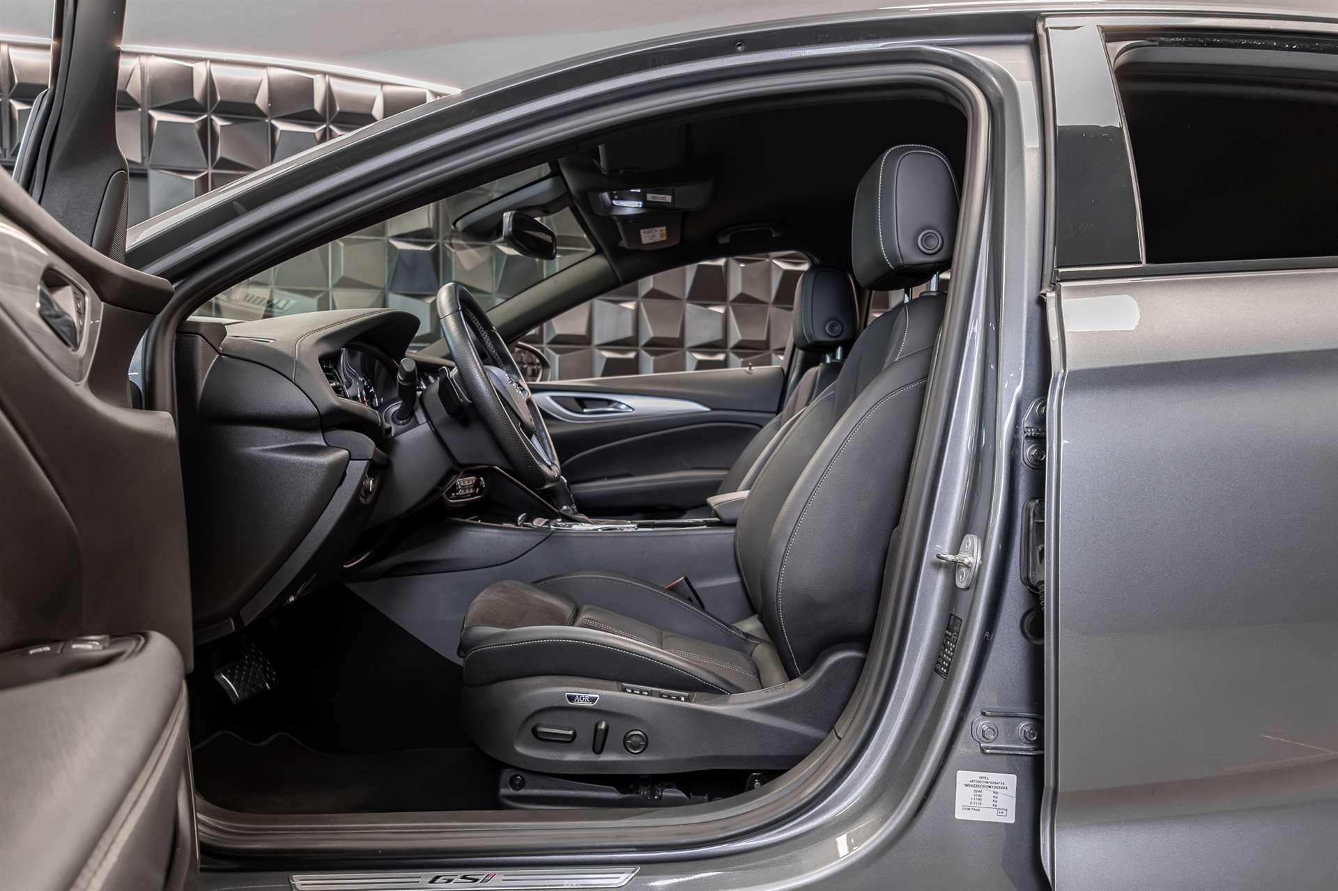 OPEL Insignia 2.0 T GSi 4WD Automatic-image-9