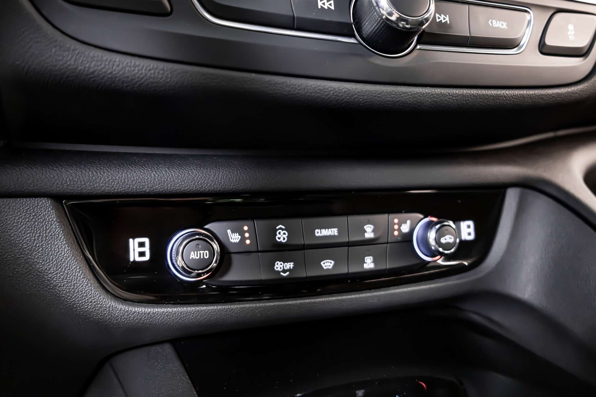 OPEL Insignia 2.0 T GSi 4WD Automatic-image-19
