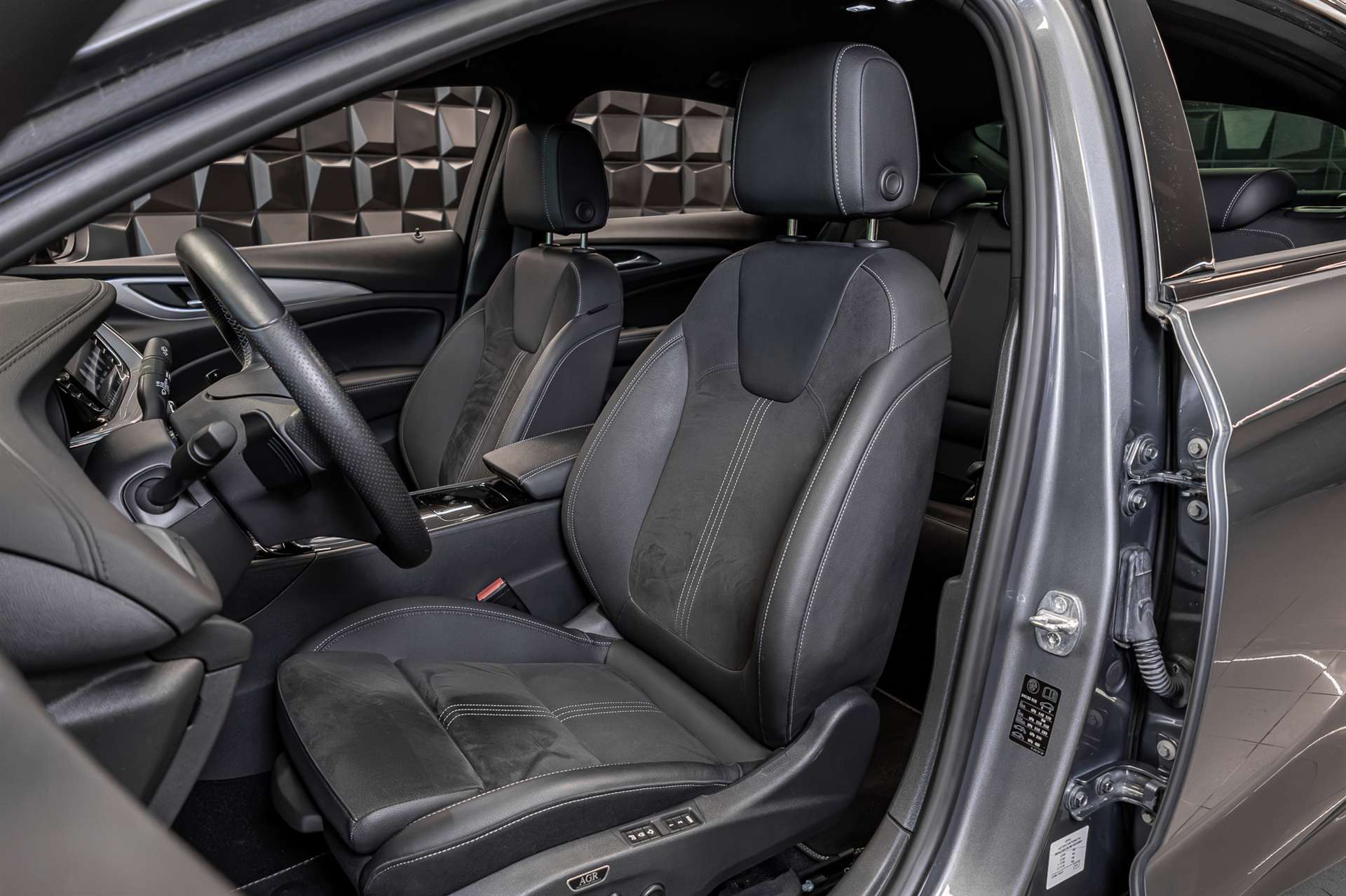 OPEL Insignia 2.0 T GSi 4WD Automatic-image-14
