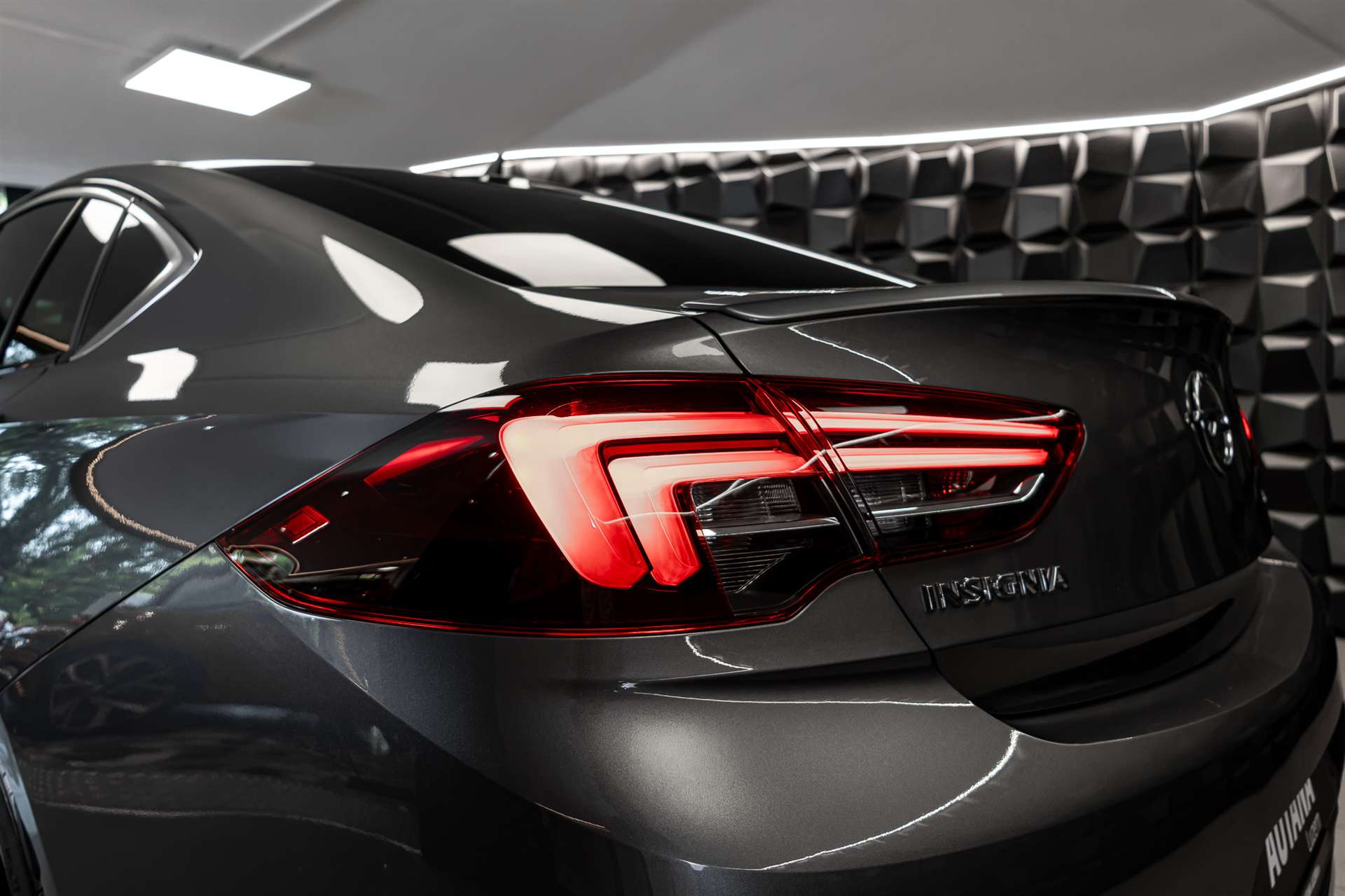 OPEL Insignia 2.0 T GSi 4WD Automatic-image-30