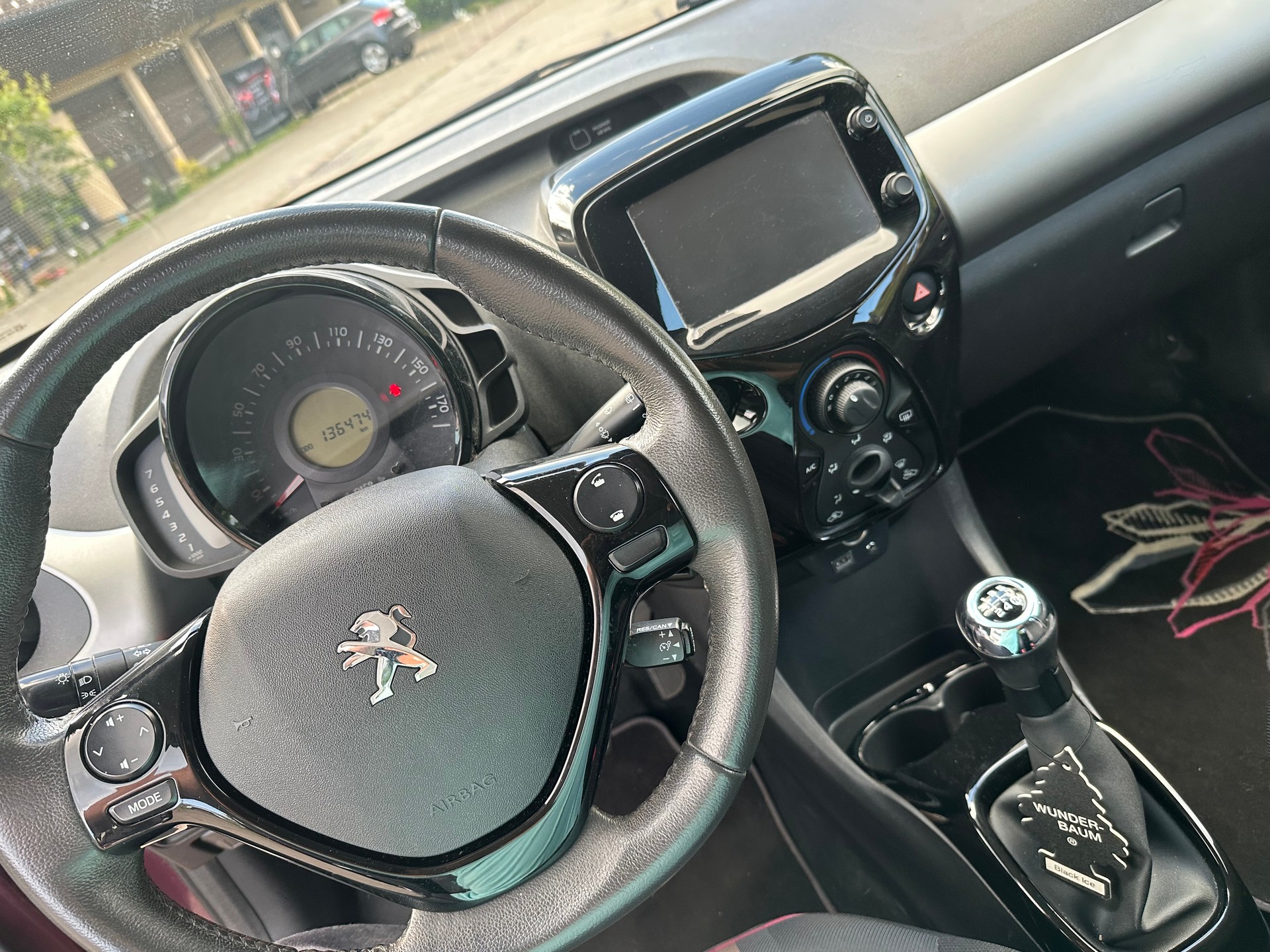 PEUGEOT 108 1.2 VTi Active-image-9
