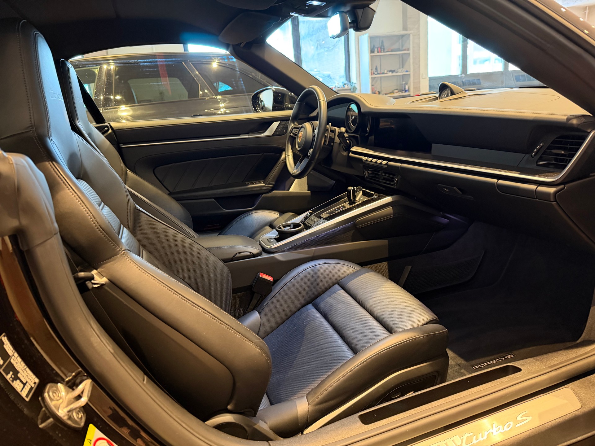 PORSCHE 911 Cabriolet 3.7 Turbo S PDK-image-8