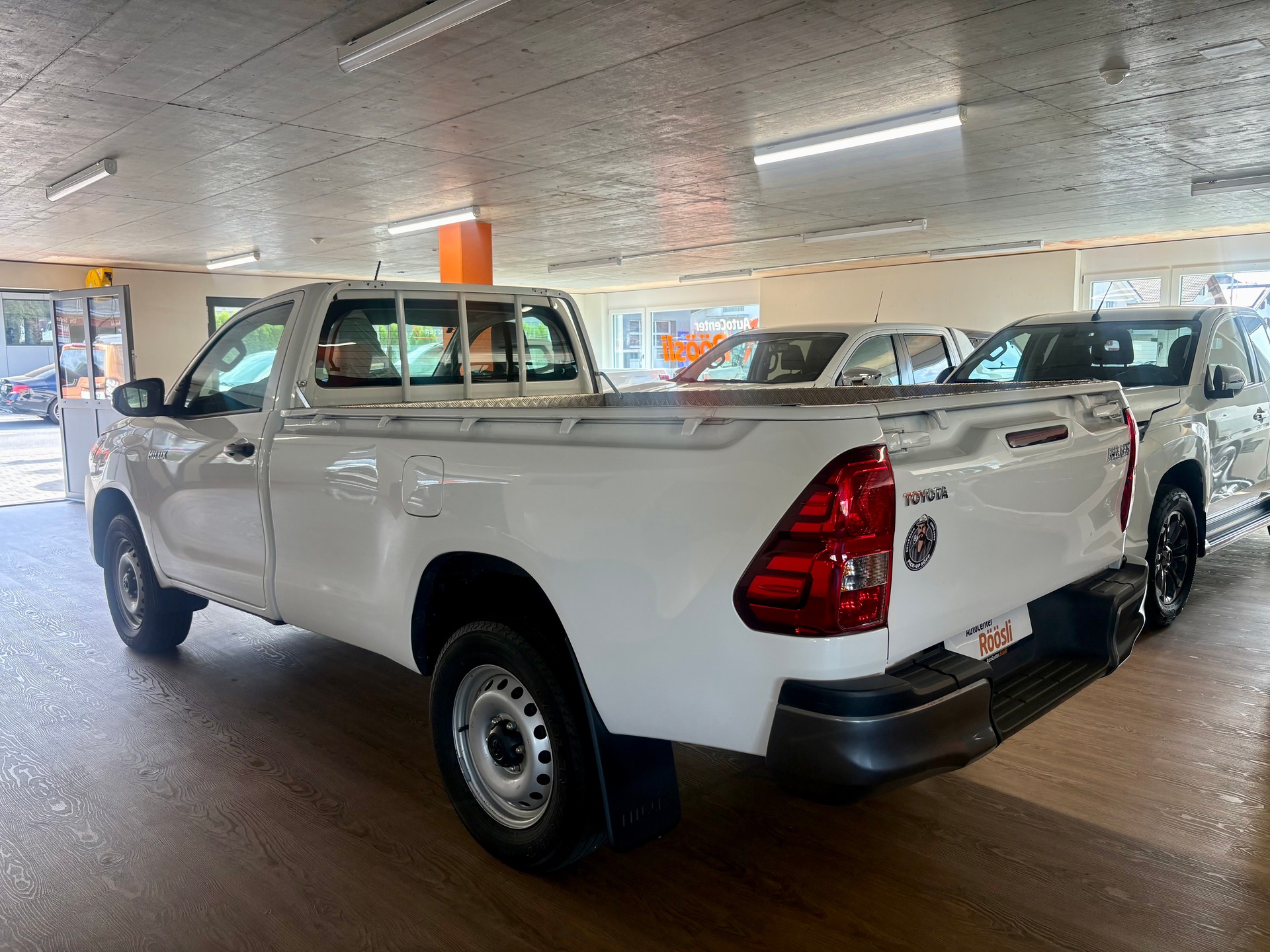 TOYOTA Hilux 2.4D-4D Comfort Single Cab 4x4-image-2