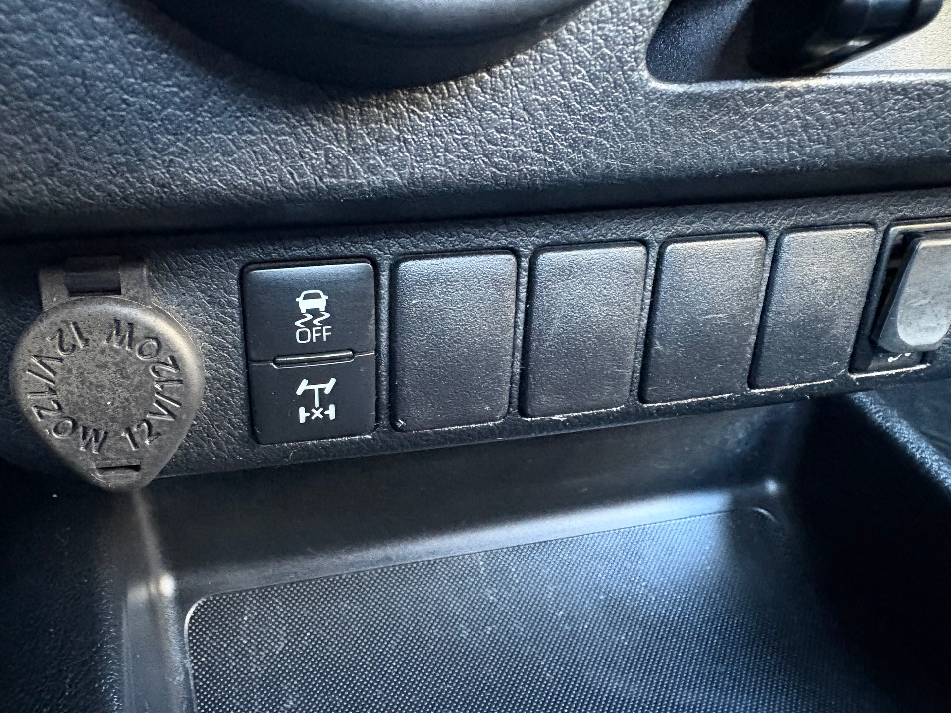 TOYOTA Hilux 2.4D-4D Comfort Single Cab 4x4-image-8