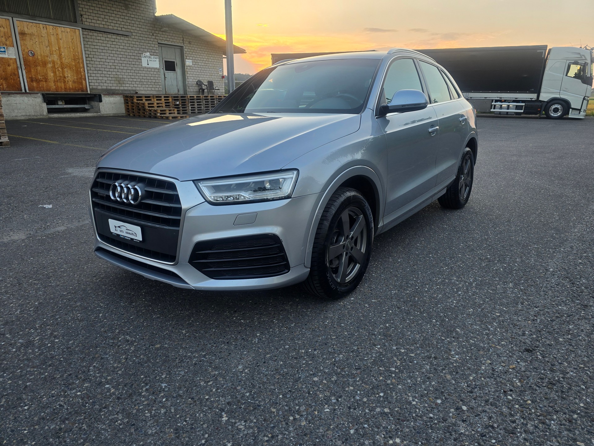 AUDI Q3 2.0 TDI quattro S-tronic-image-2