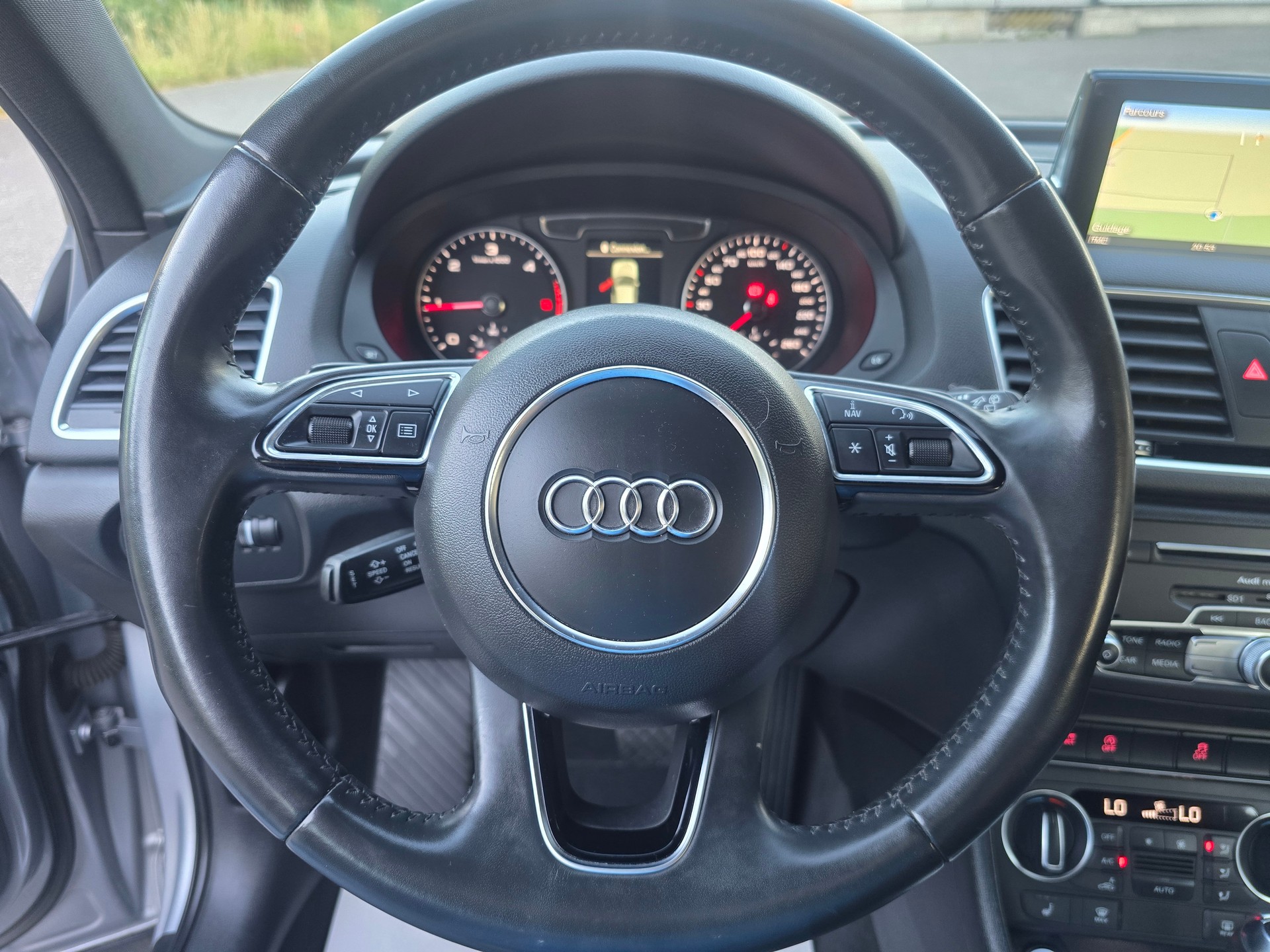 AUDI Q3 2.0 TDI quattro S-tronic-image-18
