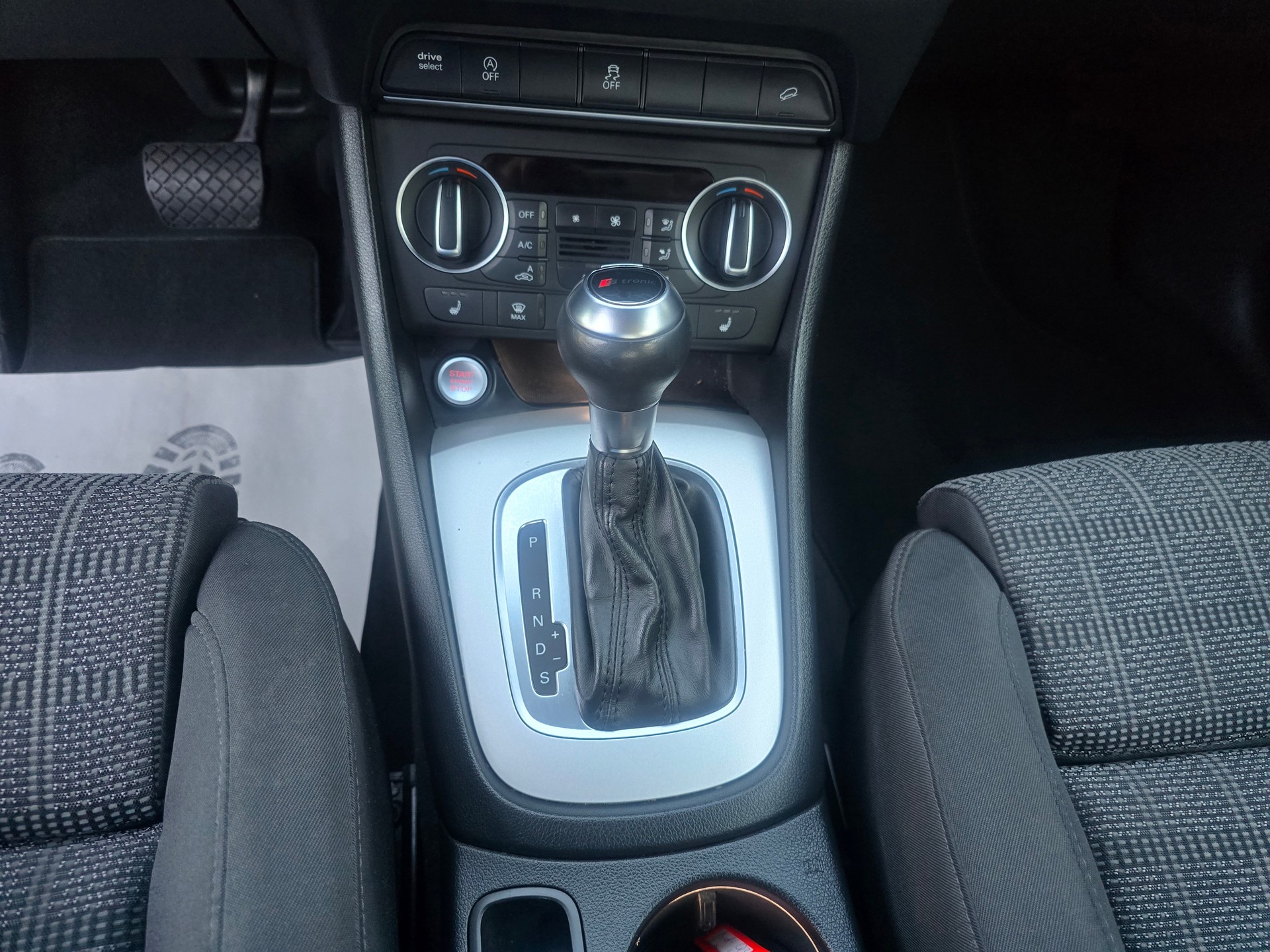 AUDI Q3 2.0 TDI quattro S-tronic-image-16