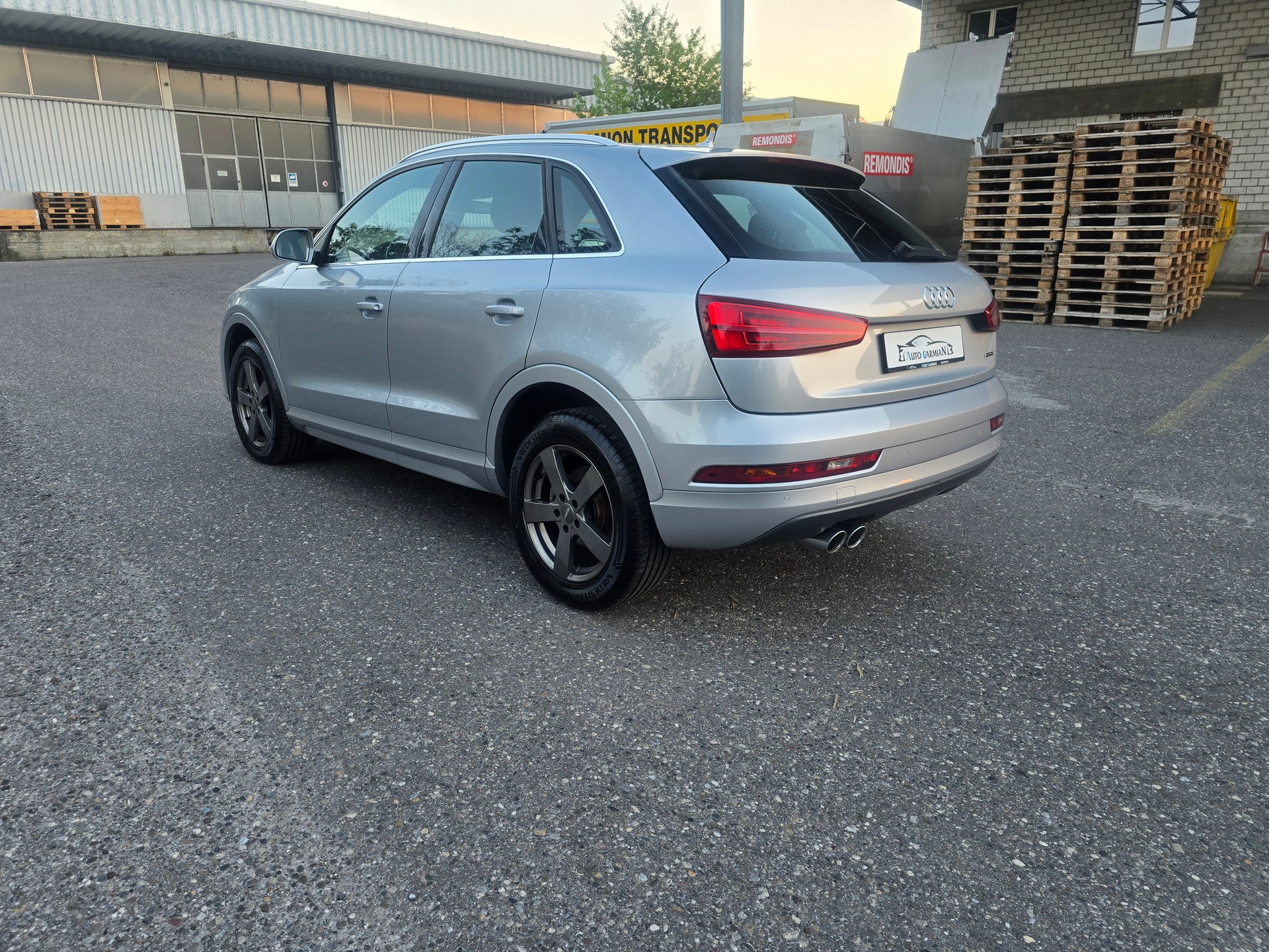 AUDI Q3 2.0 TDI quattro S-tronic-image-5