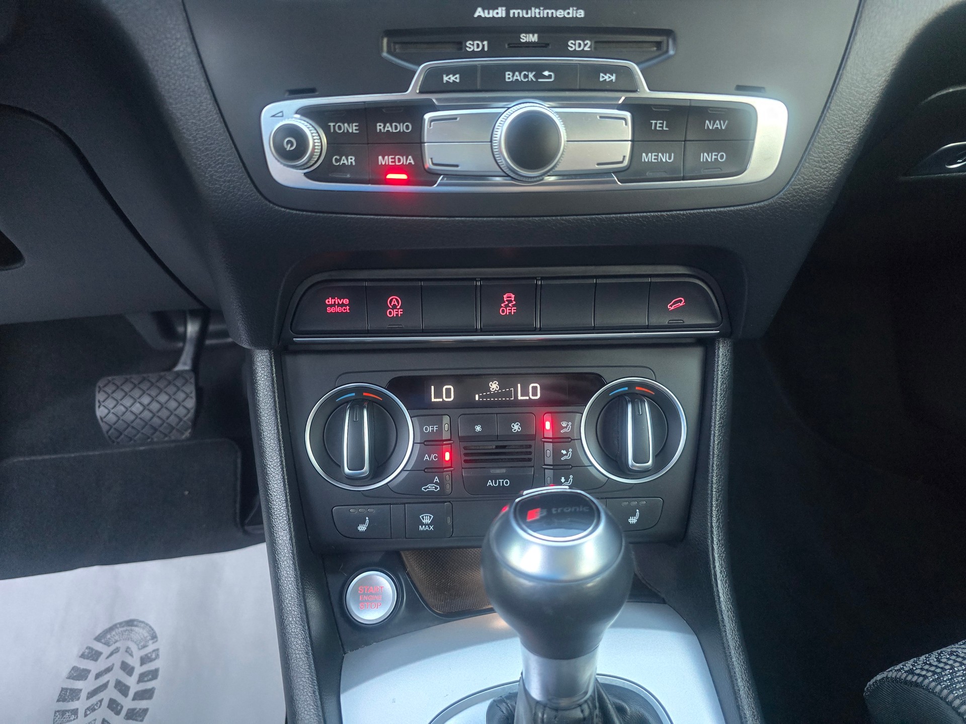 AUDI Q3 2.0 TDI quattro S-tronic-image-17