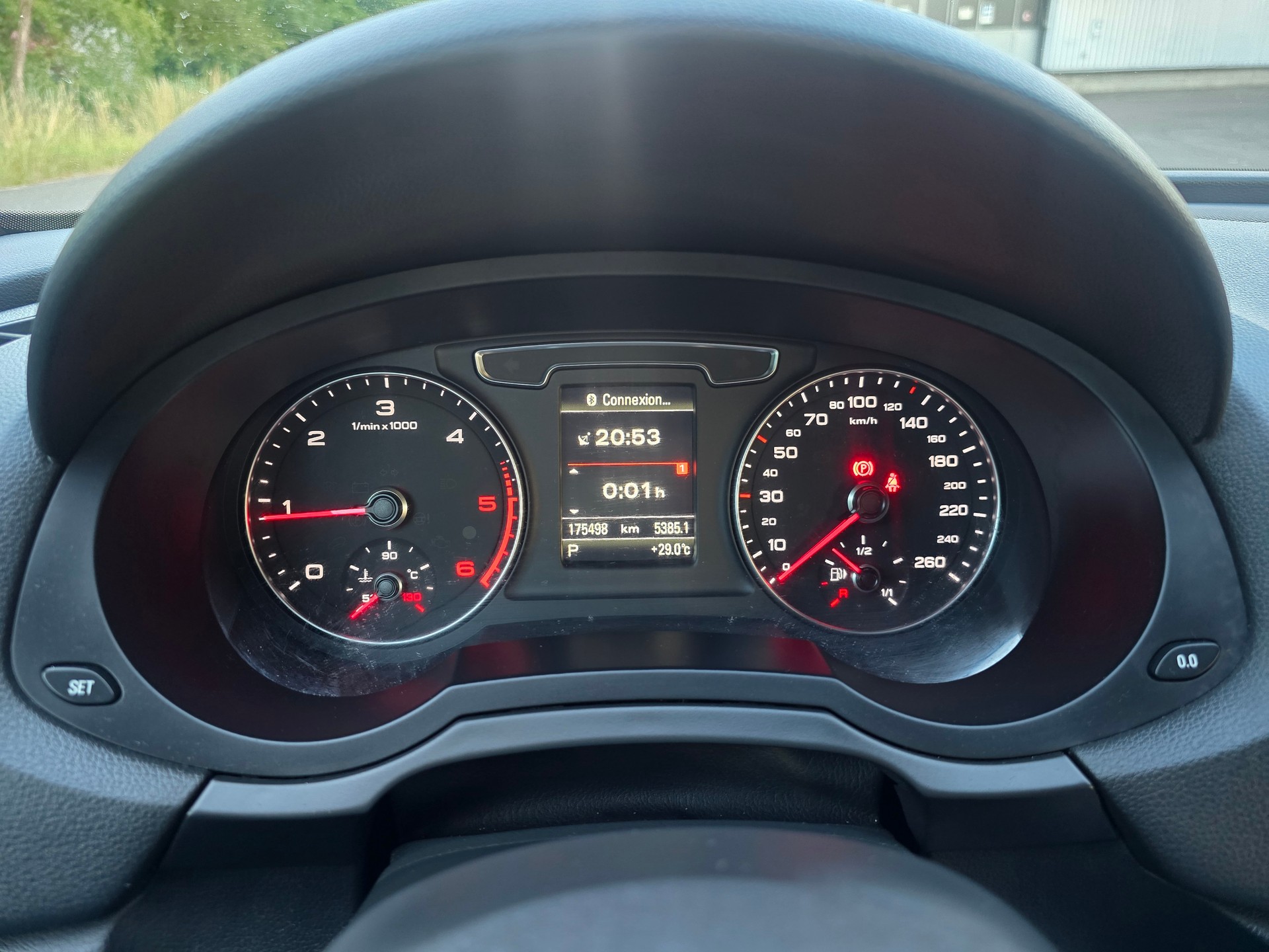 AUDI Q3 2.0 TDI quattro S-tronic-image-20