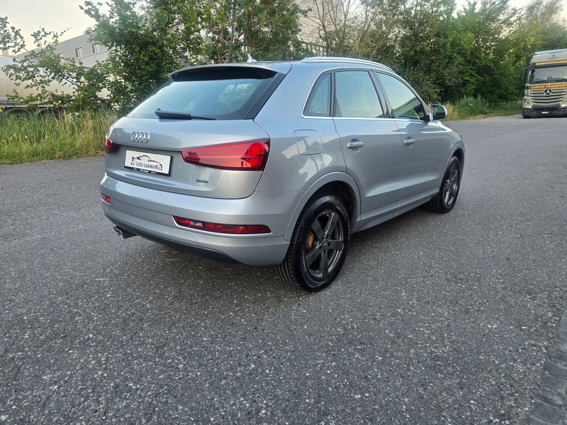 AUDI Q3 2.0 TDI quattro S-tronic-image-4