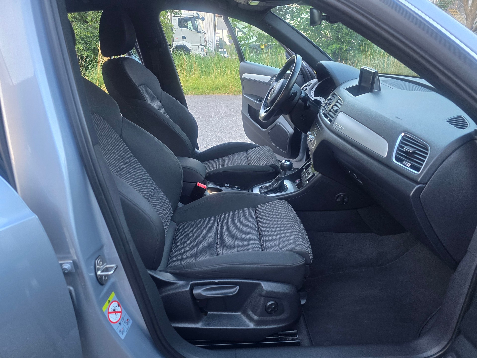 AUDI Q3 2.0 TDI quattro S-tronic-image-14