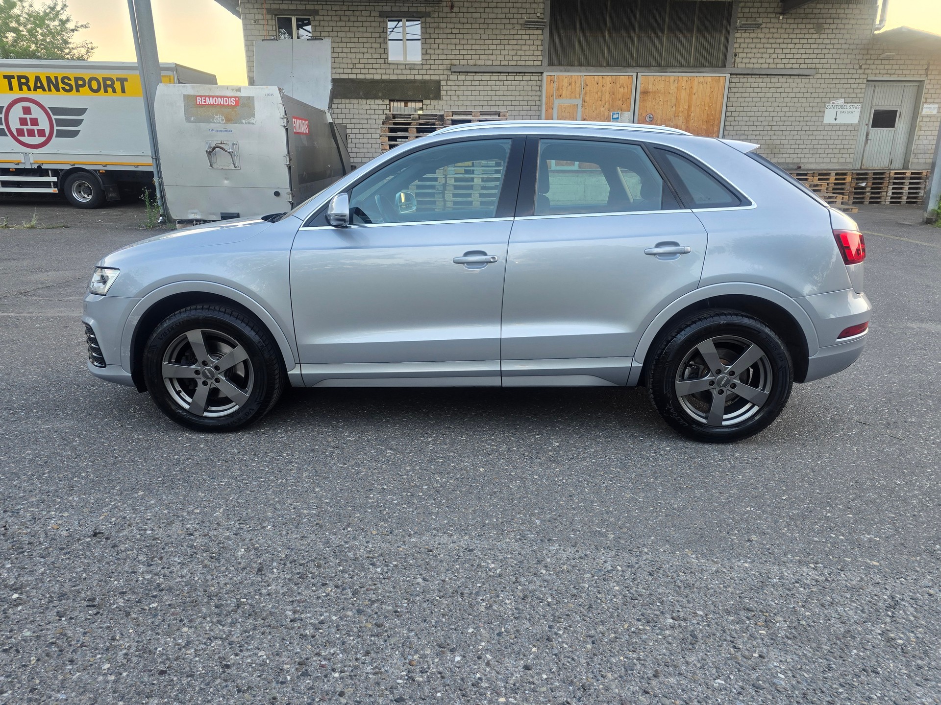 AUDI Q3 2.0 TDI quattro S-tronic-image-9