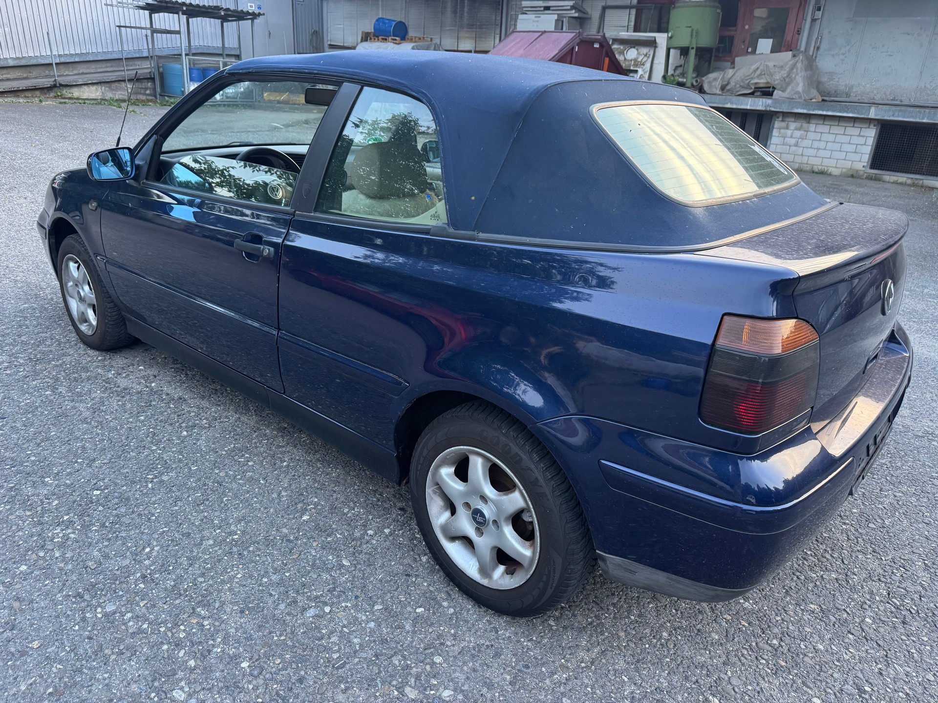 VW Golf Cabriolet 2000 Swiss Classic-image-5