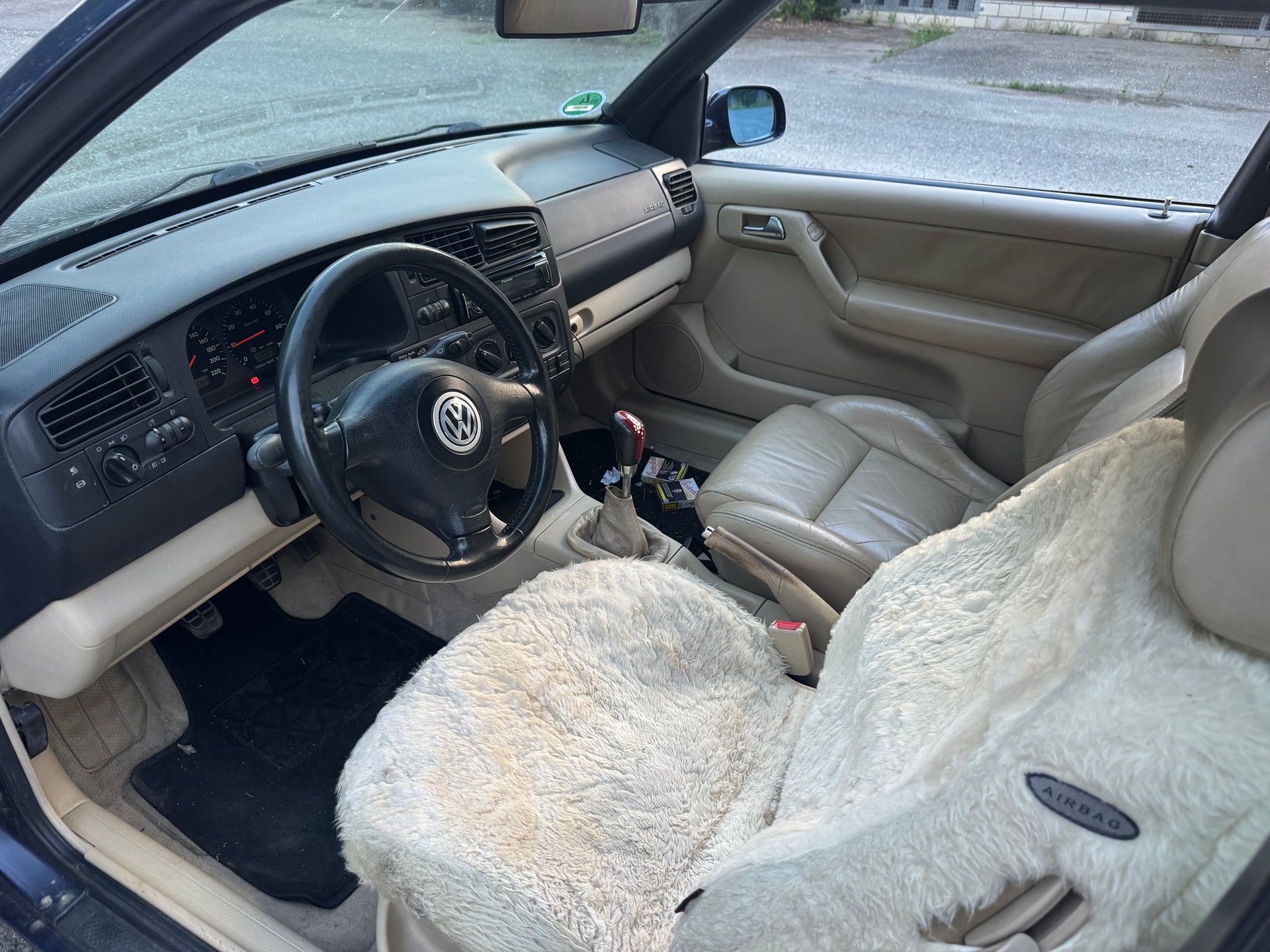 VW Golf Cabriolet 2000 Swiss Classic-image-6