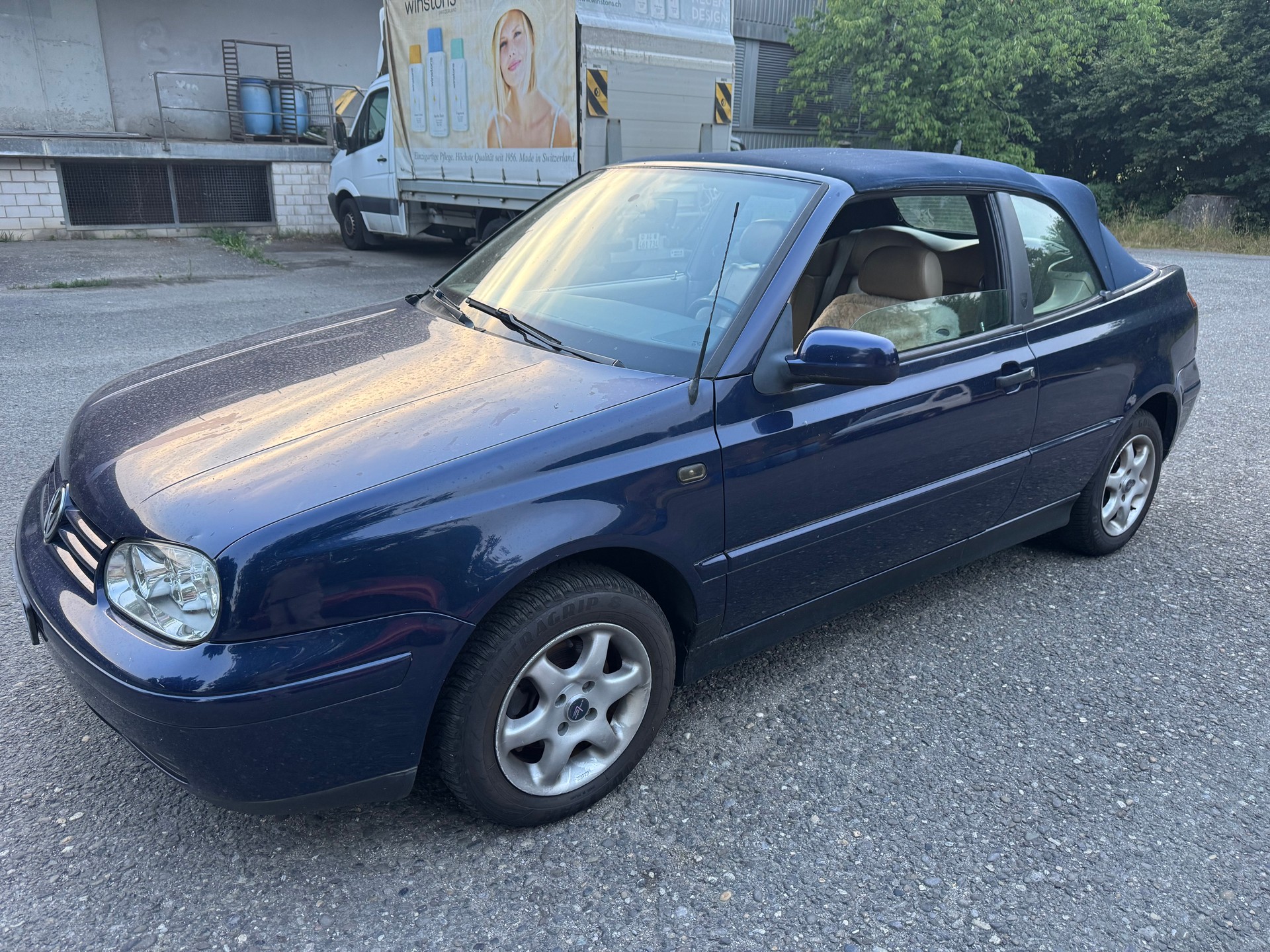 VW Golf Cabriolet 2000 Swiss Classic-image-0
