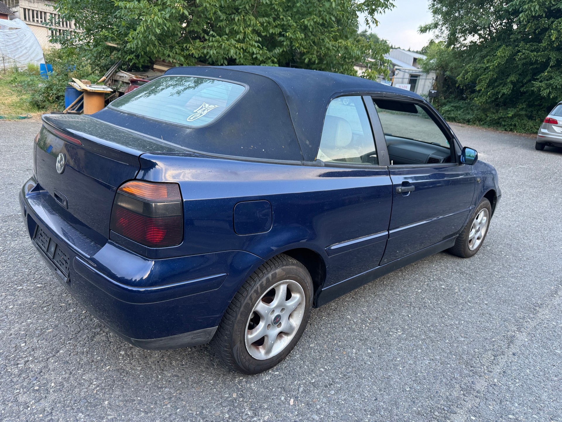 VW Golf Cabriolet 2000 Swiss Classic-image-3