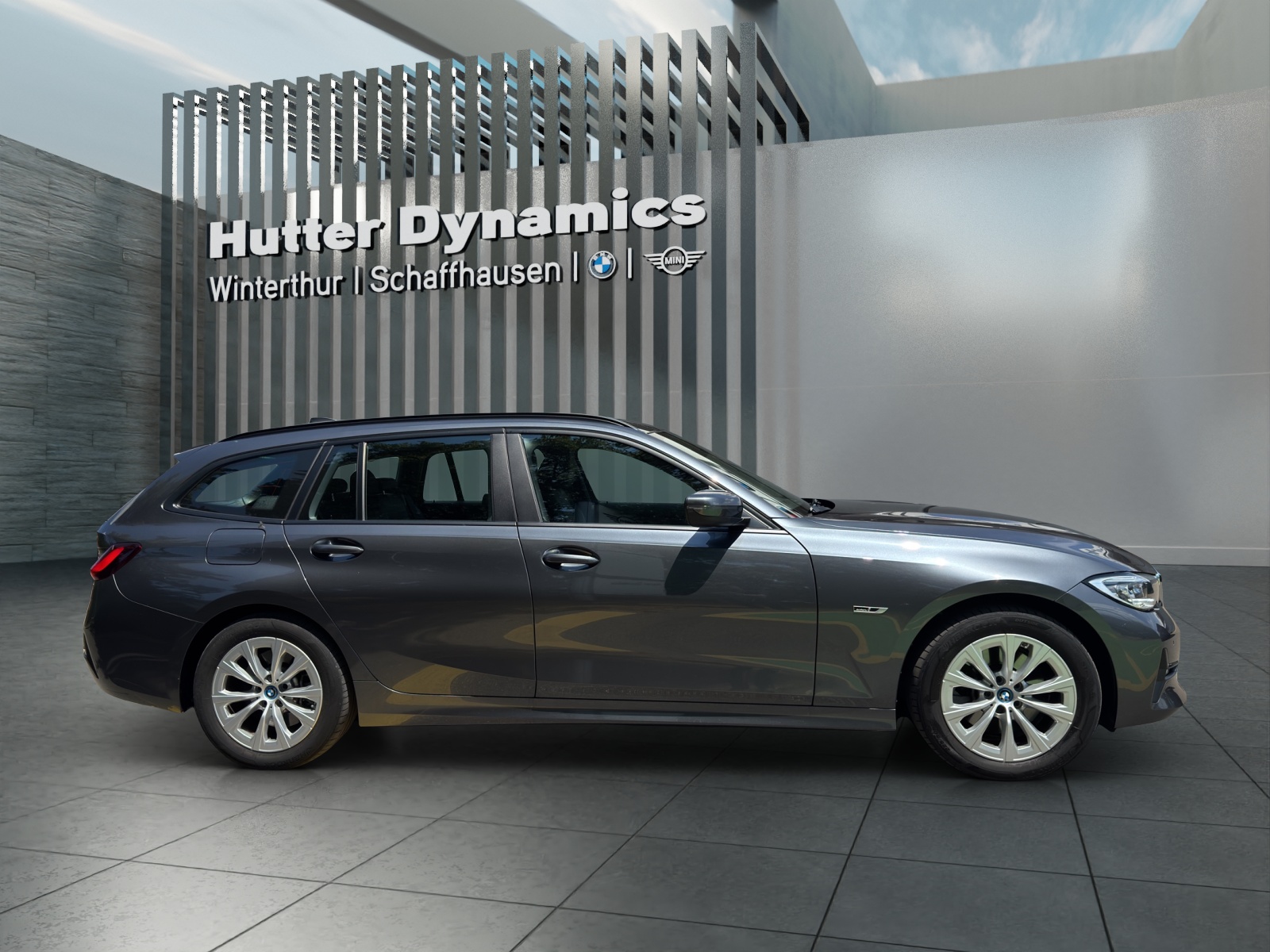 BMW 320e xDrive Touring HARMAN/KARDON SURROUND SOUND SYSTEM-image-3