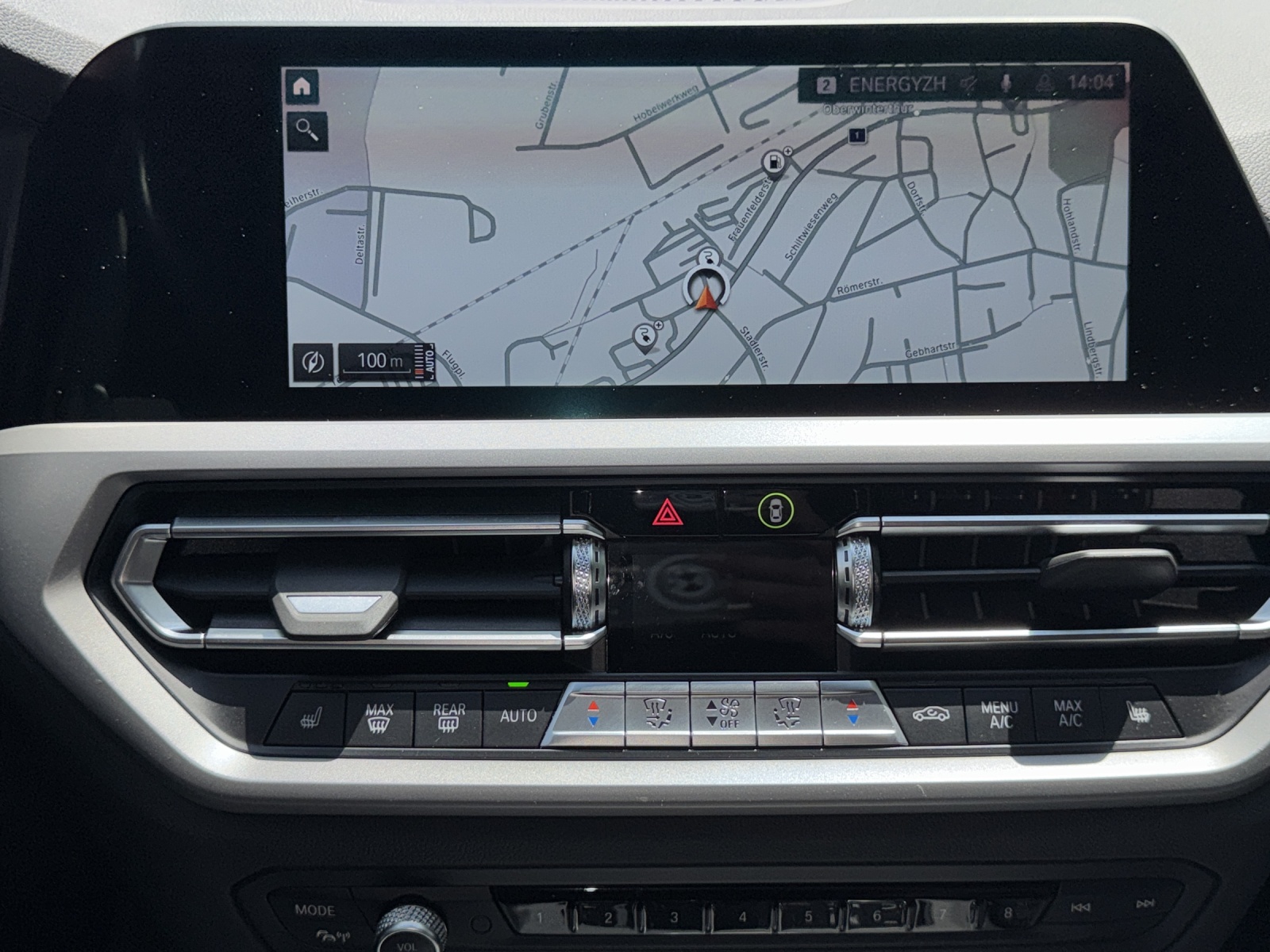 BMW 320e xDrive Touring HARMAN/KARDON SURROUND SOUND SYSTEM-image-13