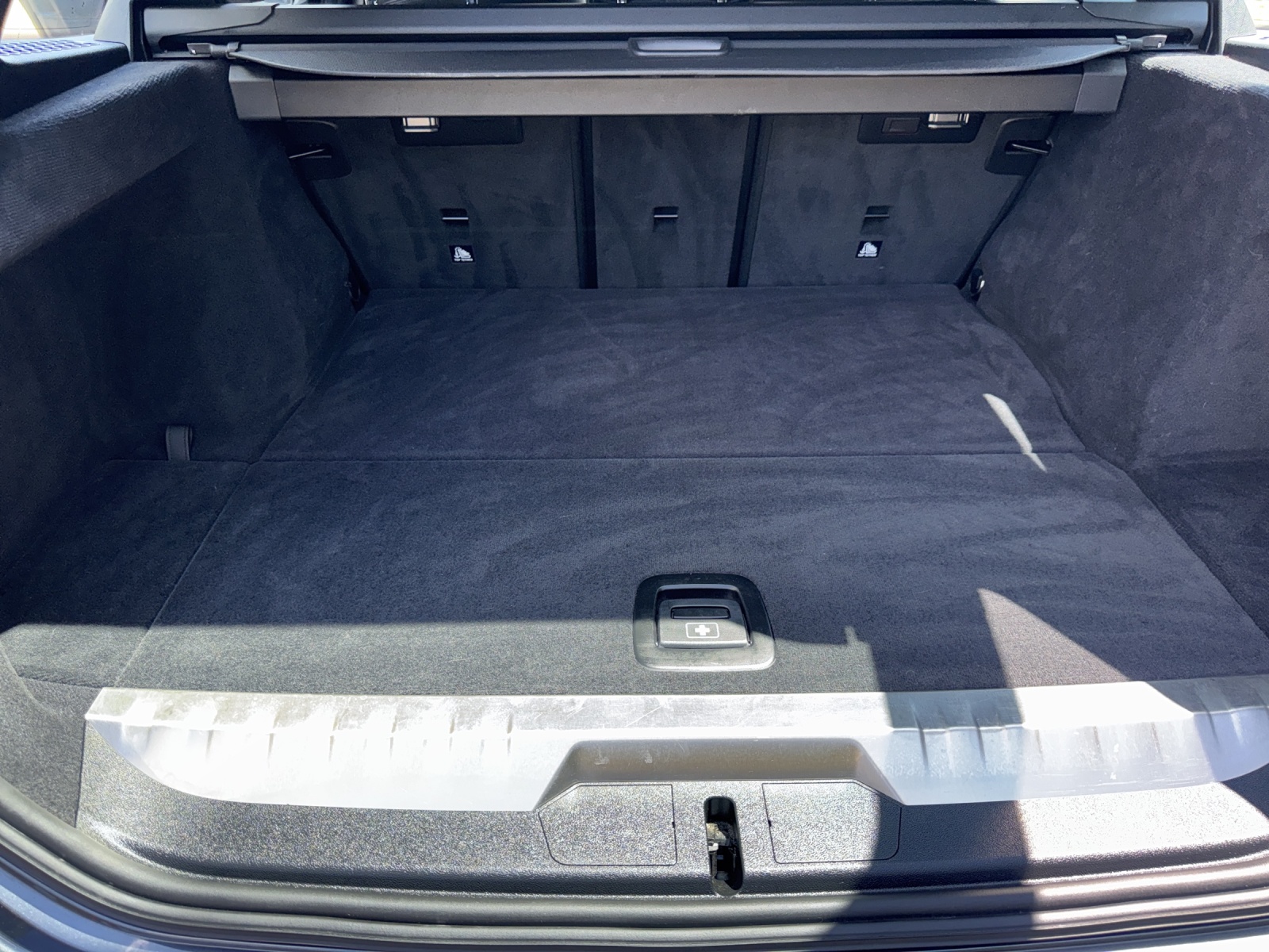BMW 320e xDrive Touring HARMAN/KARDON SURROUND SOUND SYSTEM-image-22