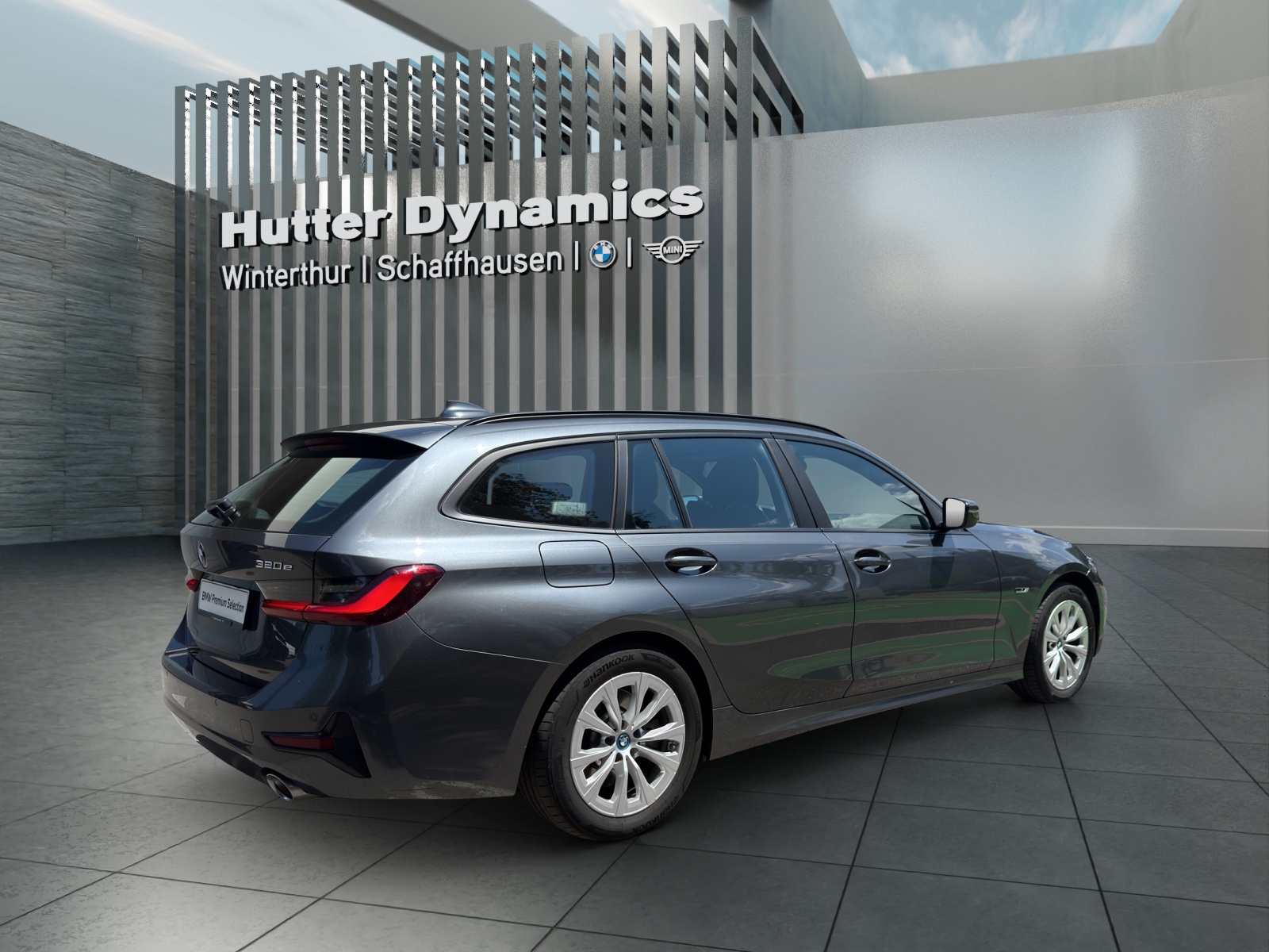 BMW 320e xDrive Touring HARMAN/KARDON SURROUND SOUND SYSTEM-image-5