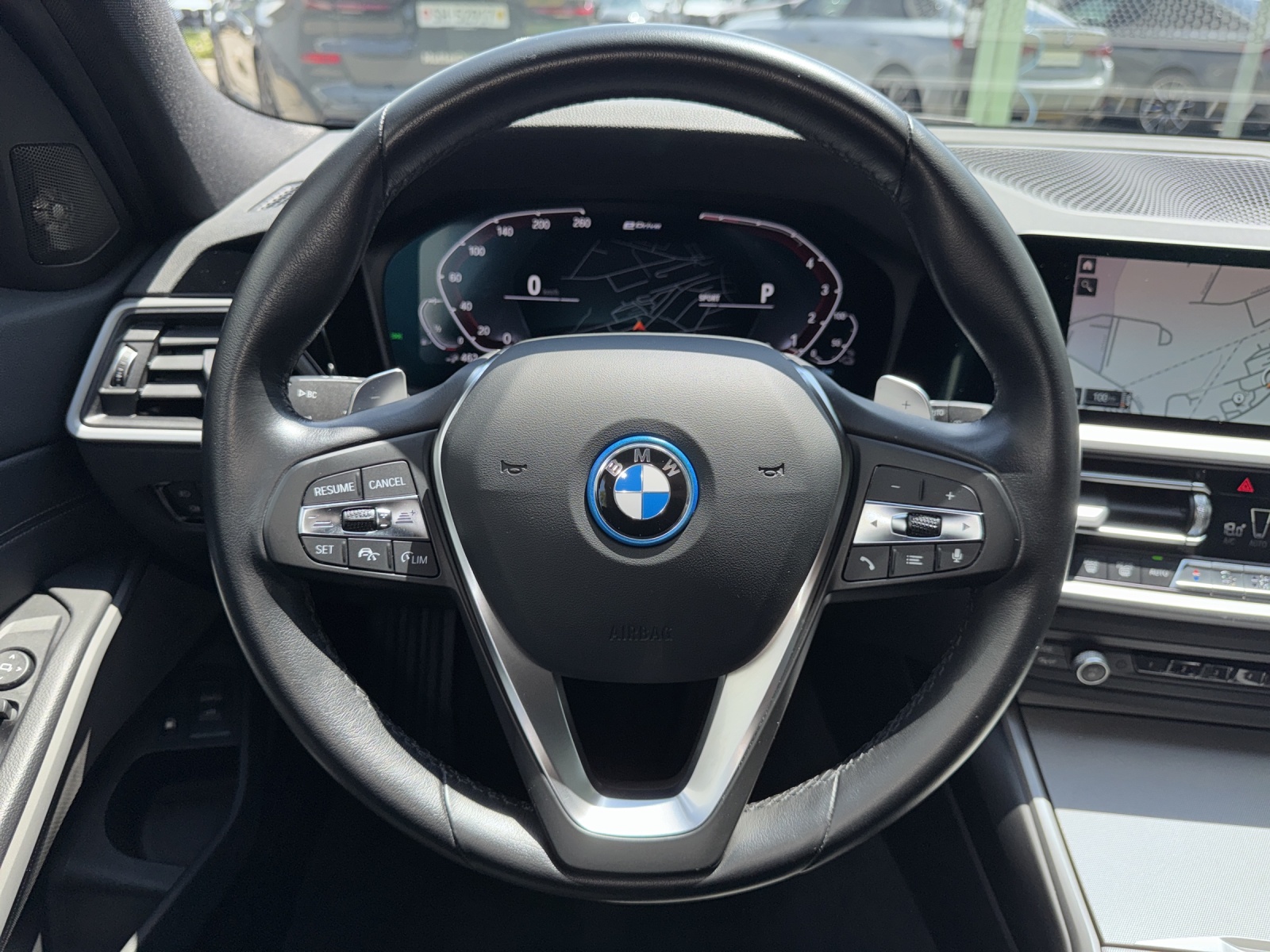 BMW 320e xDrive Touring HARMAN/KARDON SURROUND SOUND SYSTEM-image-11