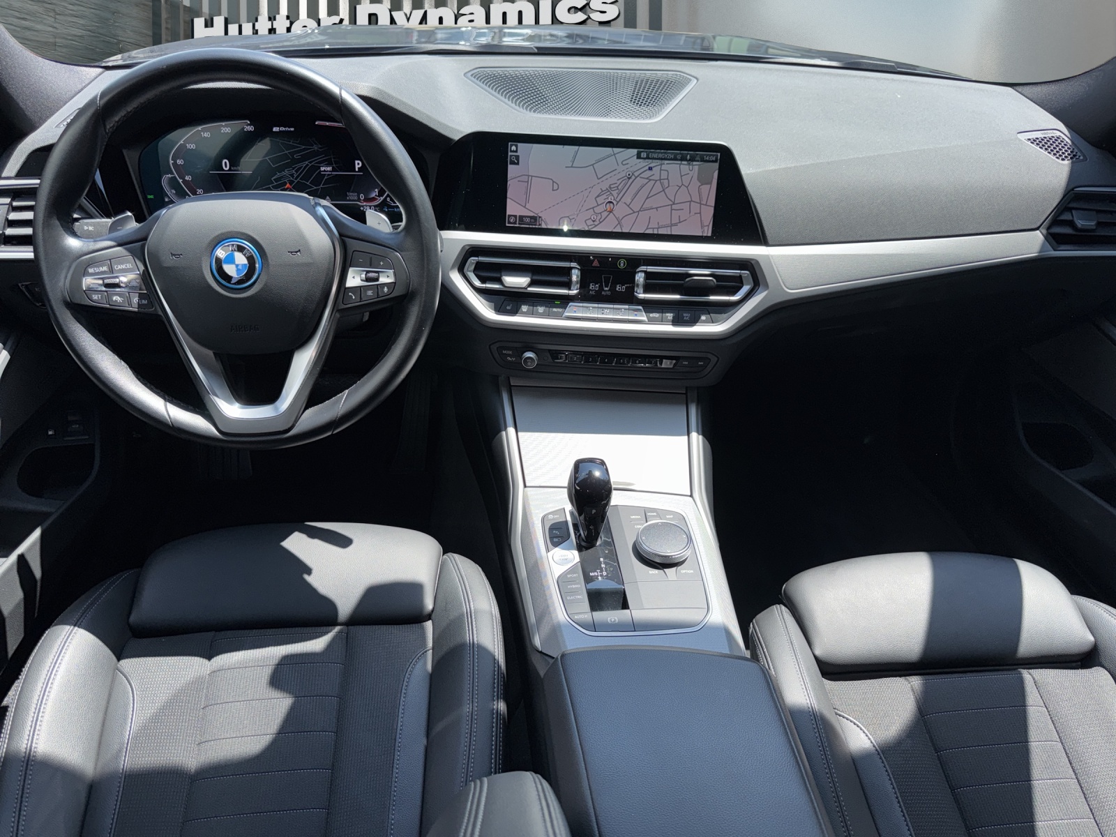 BMW 320e xDrive Touring HARMAN/KARDON SURROUND SOUND SYSTEM-image-10