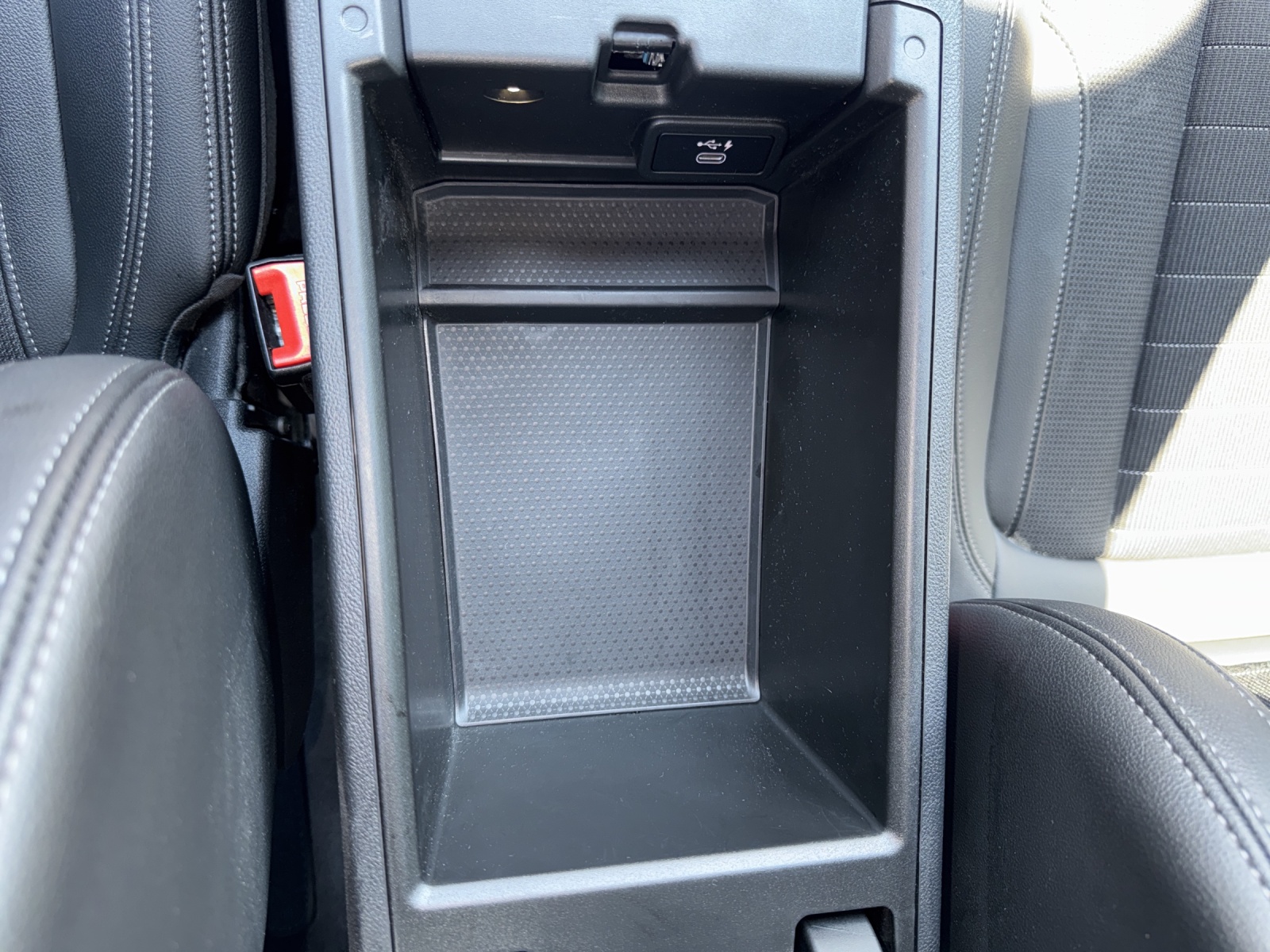BMW 320e xDrive Touring HARMAN/KARDON SURROUND SOUND SYSTEM-image-15