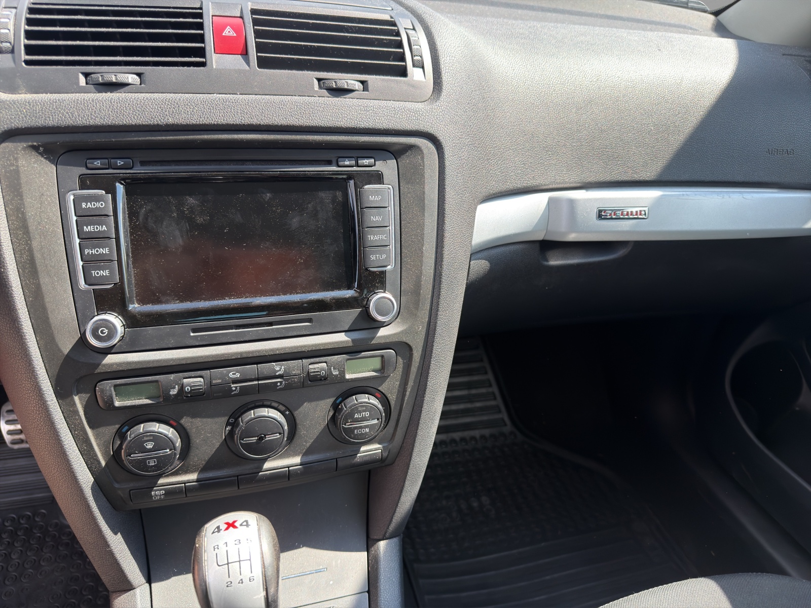 SKODA Octavia Scout 2.0 FSI 4x4-image-7