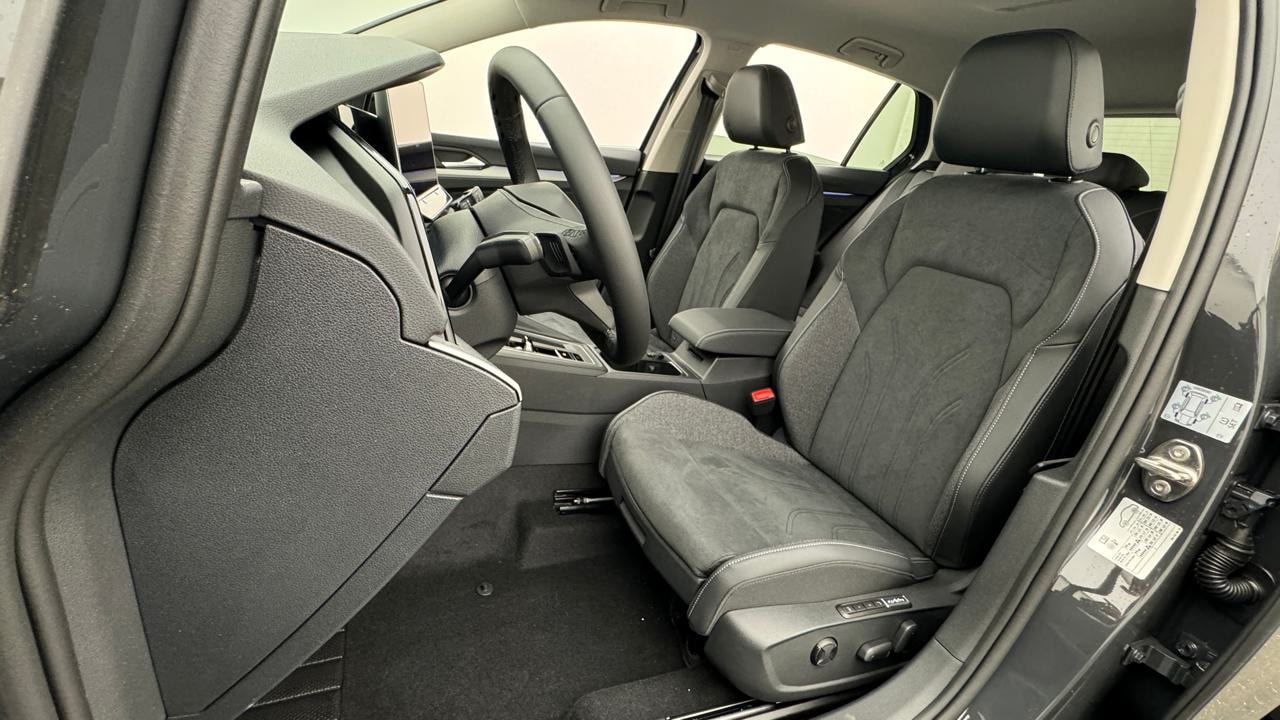 VW Golf VIII 1.5 TSI PHEV Limited-image-4