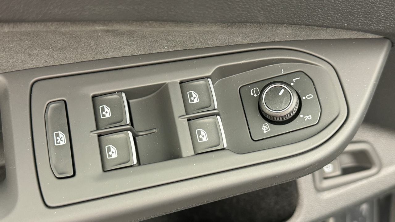 VW Golf VIII 1.5 TSI PHEV Limited-image-8