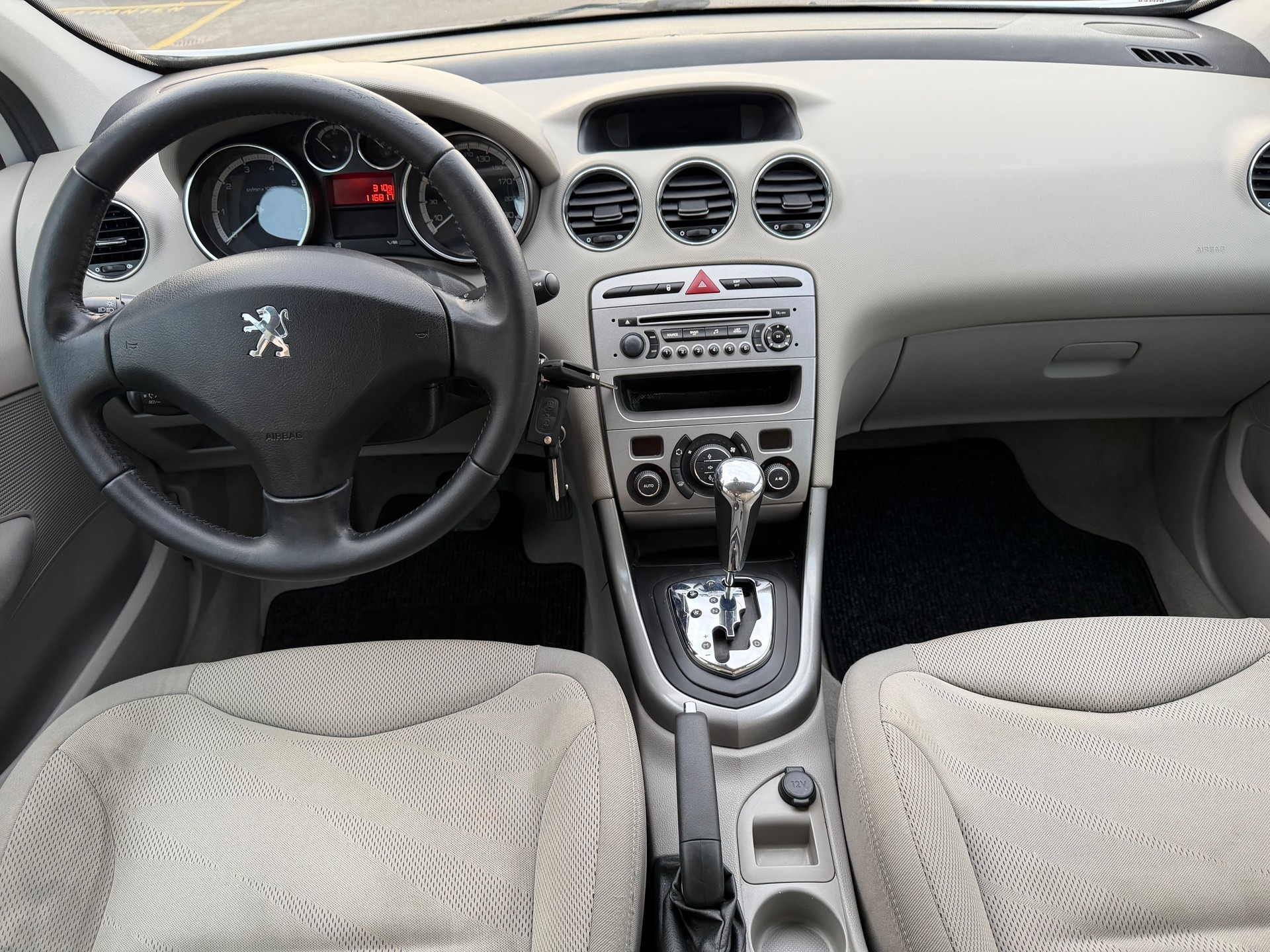 PEUGEOT 308 1.6 16V VTI Sport Automatic-image-9