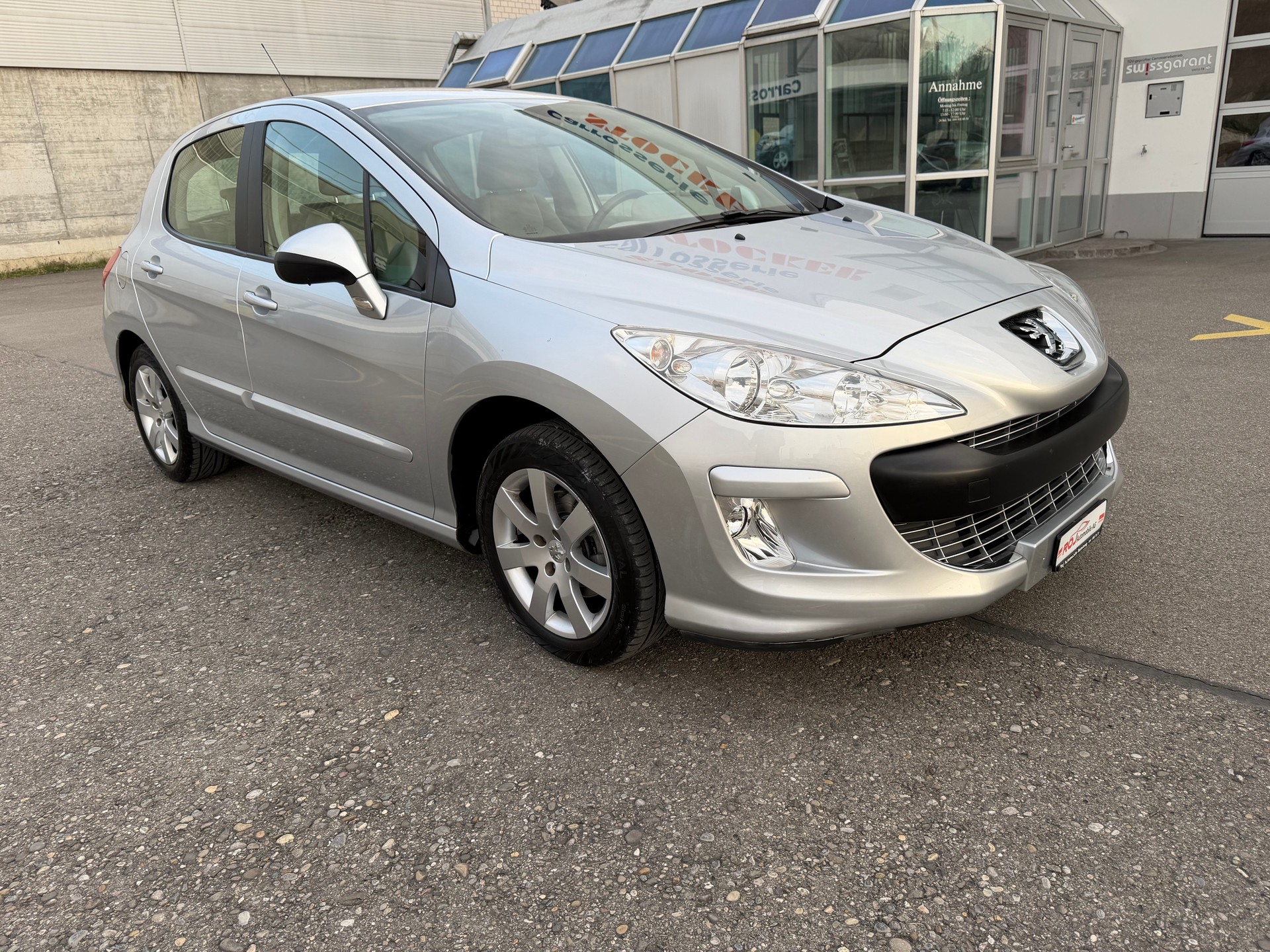 PEUGEOT 308 1.6 16V VTI Sport Automatic-image-3