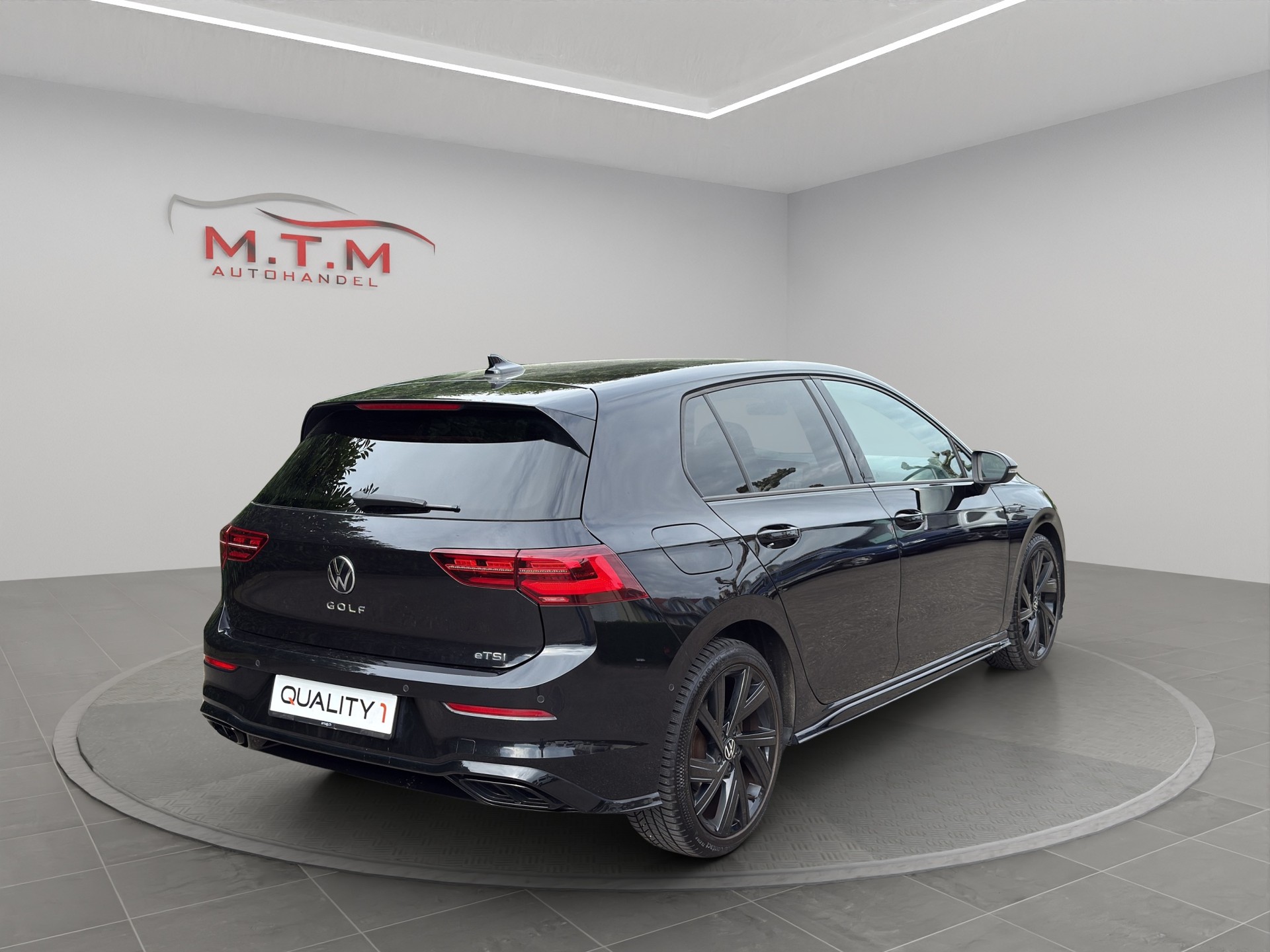 VW Golf 1.5 eTSI mHEV ACT R-Line DSG-image-6