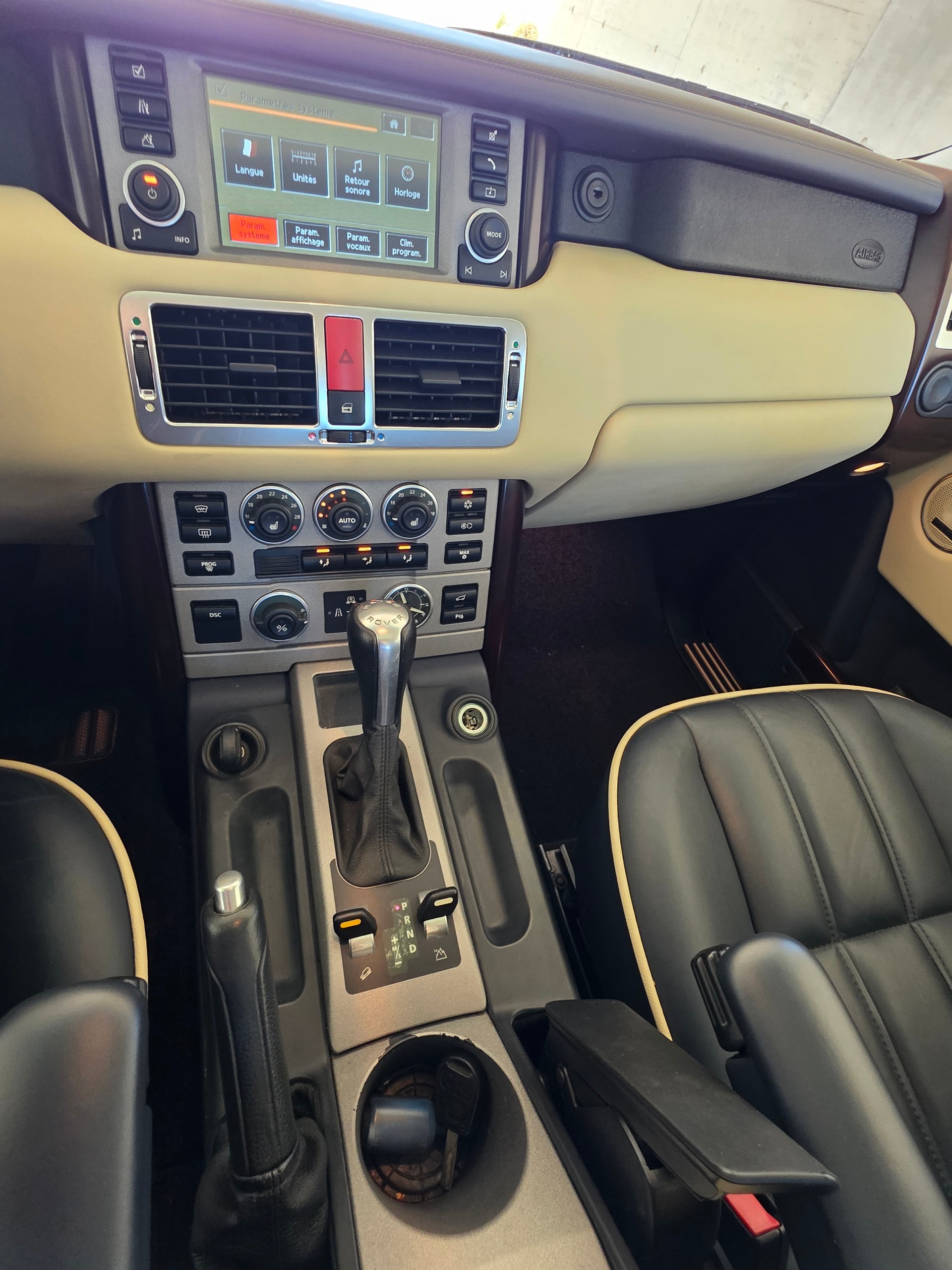 LAND ROVER Range Rover 4.4 V8 Vogue Westminster Automatic-image-12