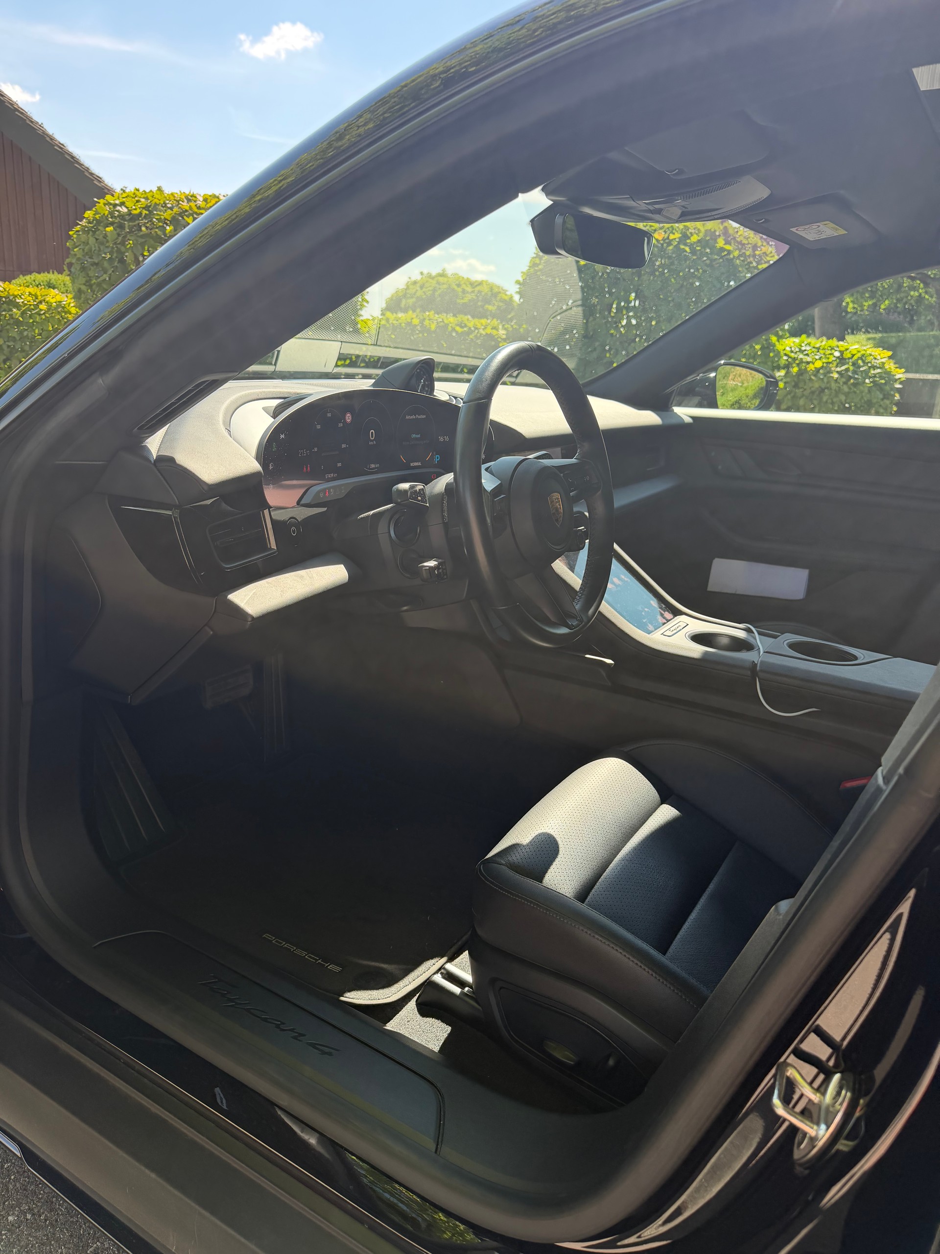 PORSCHE 4 Cross Turismo-image-4