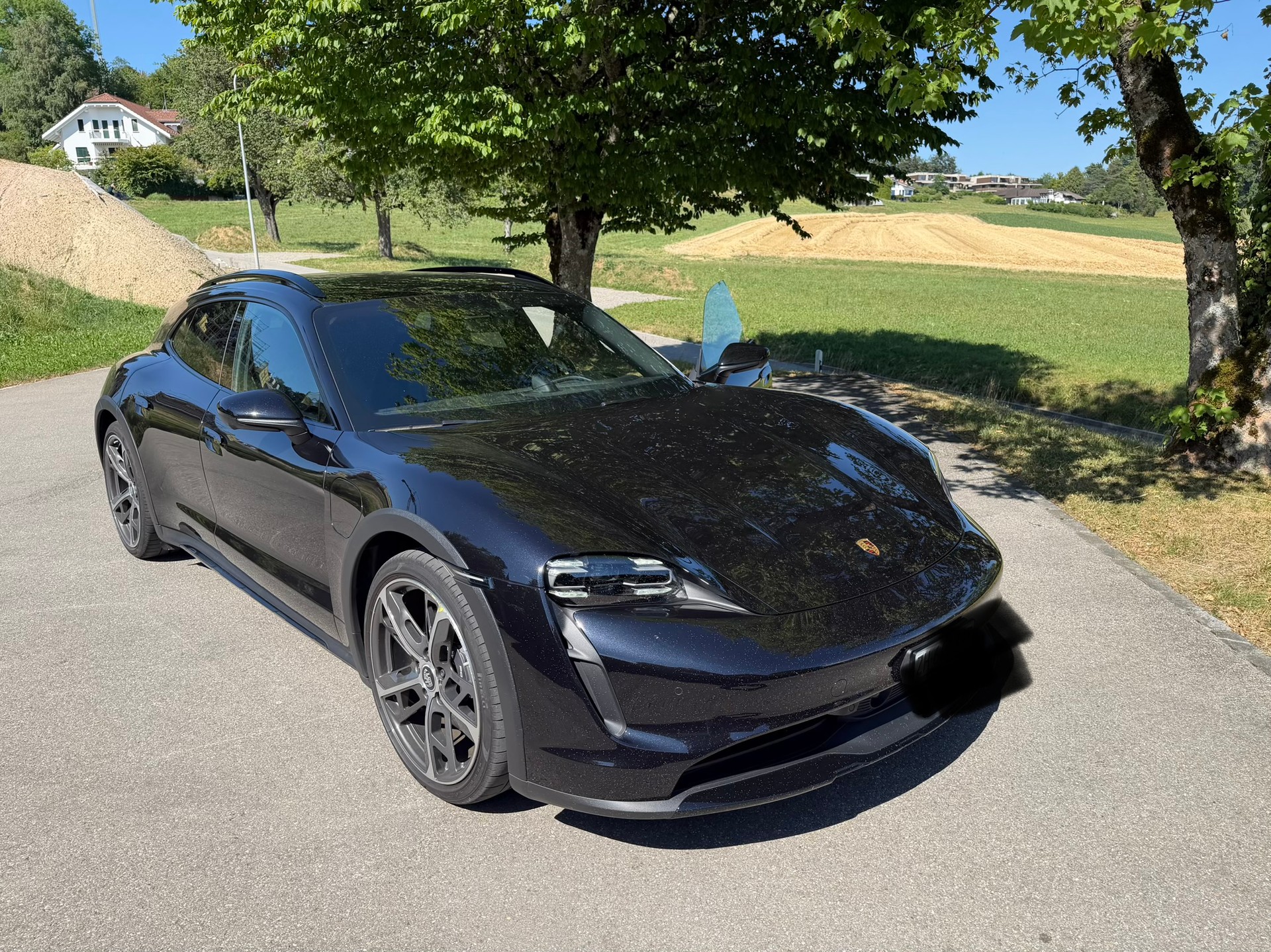 PORSCHE 4 Cross Turismo-image-2