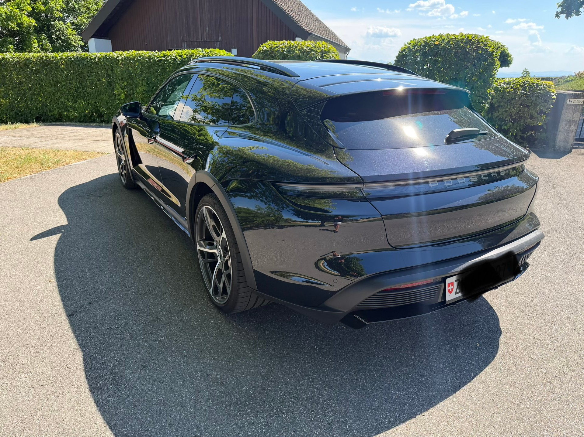 PORSCHE 4 Cross Turismo-image-1
