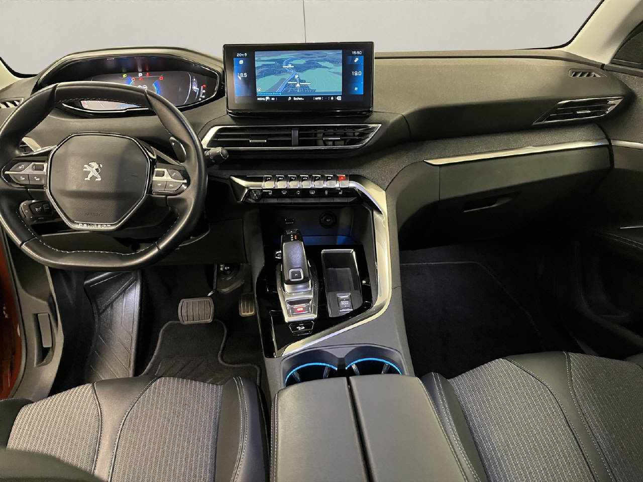 PEUGEOT 5008 1.2 PureTech Allure Pack-image-6