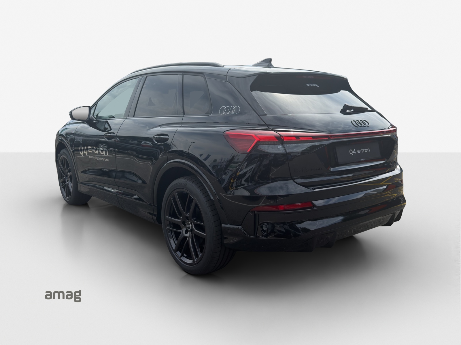 AUDI Q4 e-tron SUV quattro performance-showroom-element-3