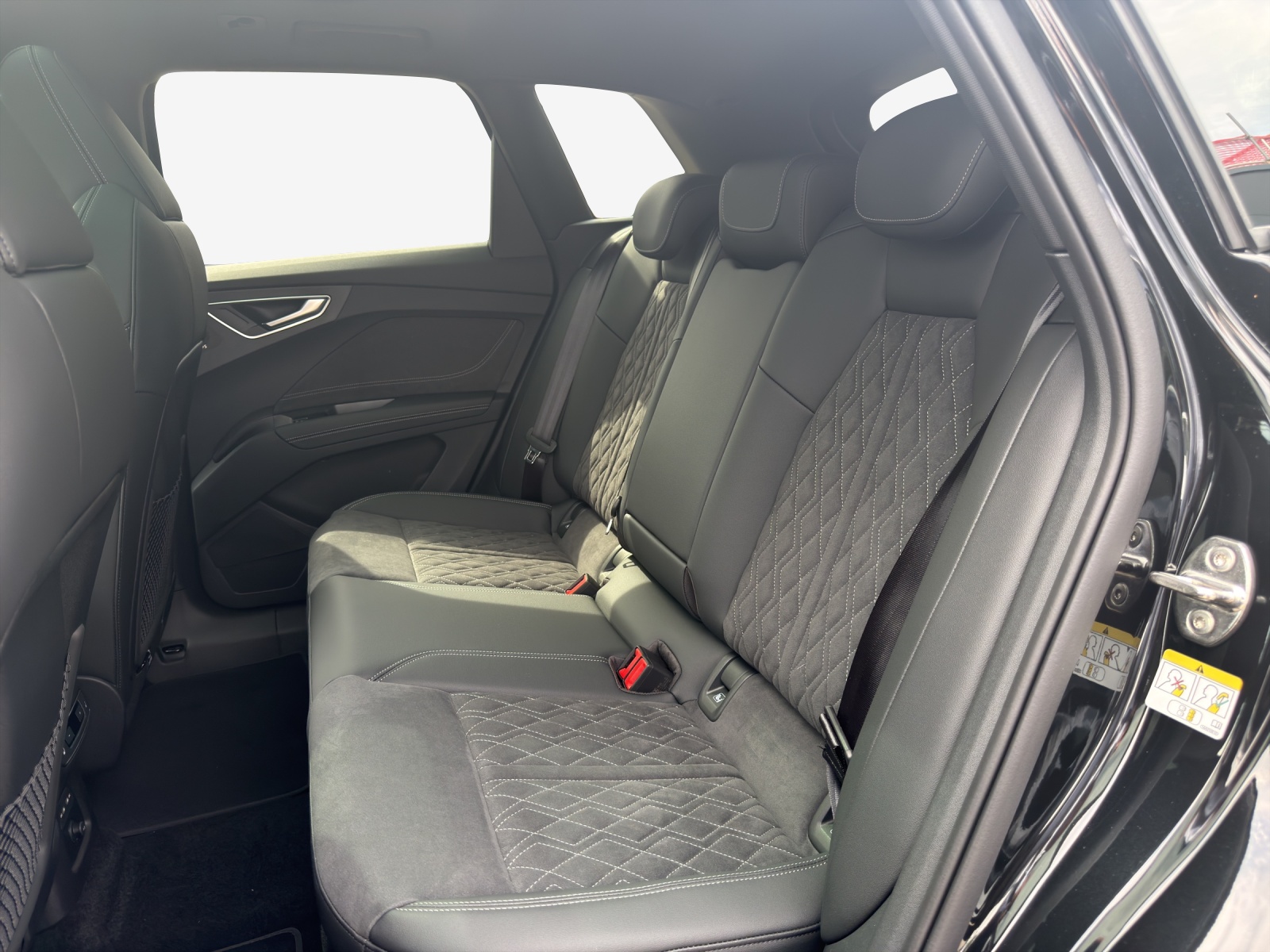 AUDI Q4 e-tron SUV quattro performance-image-15