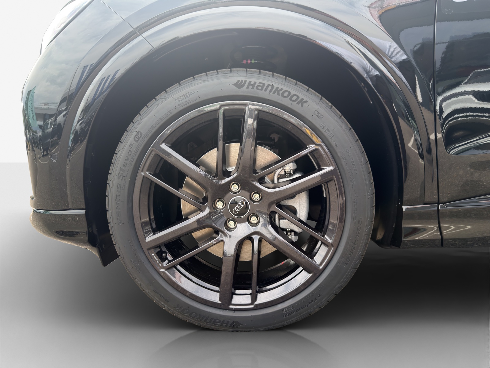 AUDI Q4 e-tron SUV quattro performance-showroom-element-2