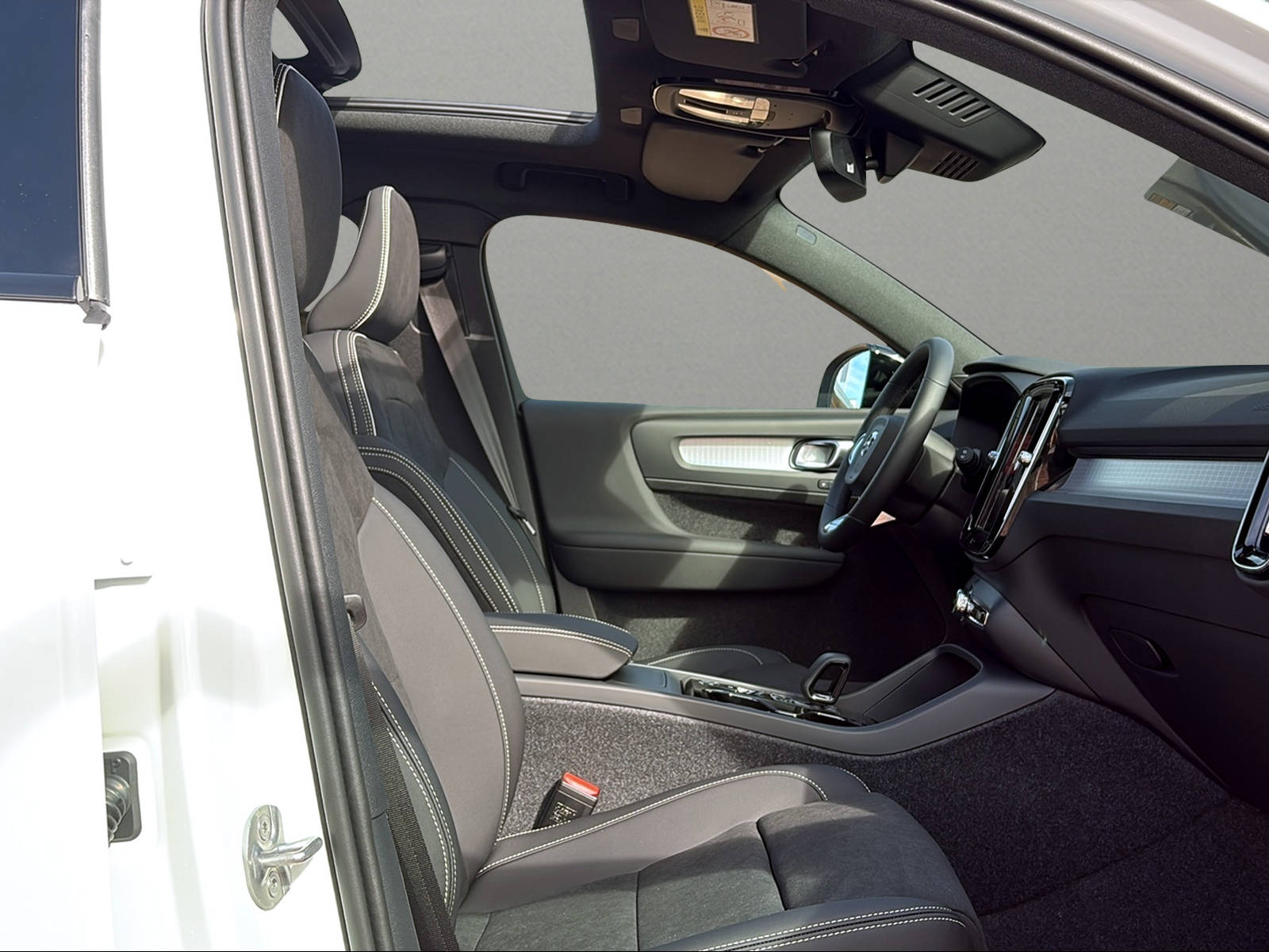 VOLVO XC40 B3 Benzin Mild Hybrid Plus Dark DCT-image-10