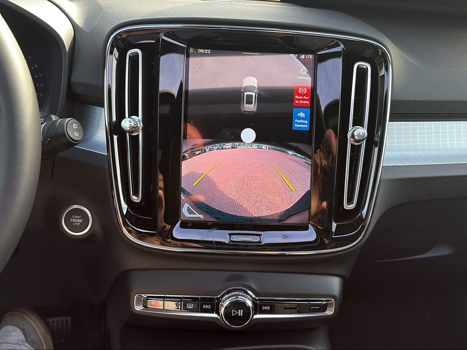 VOLVO XC40 B3 Benzin Mild Hybrid Plus Dark DCT-image-5
