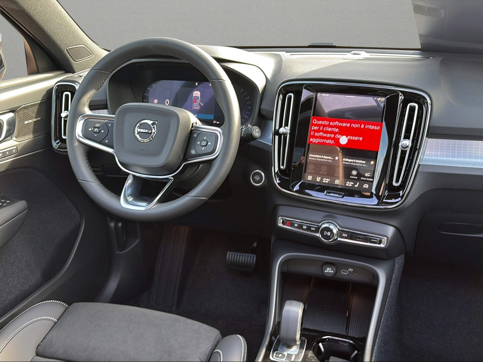 VOLVO XC40 B3 Benzin Mild Hybrid Plus Dark DCT-image-12