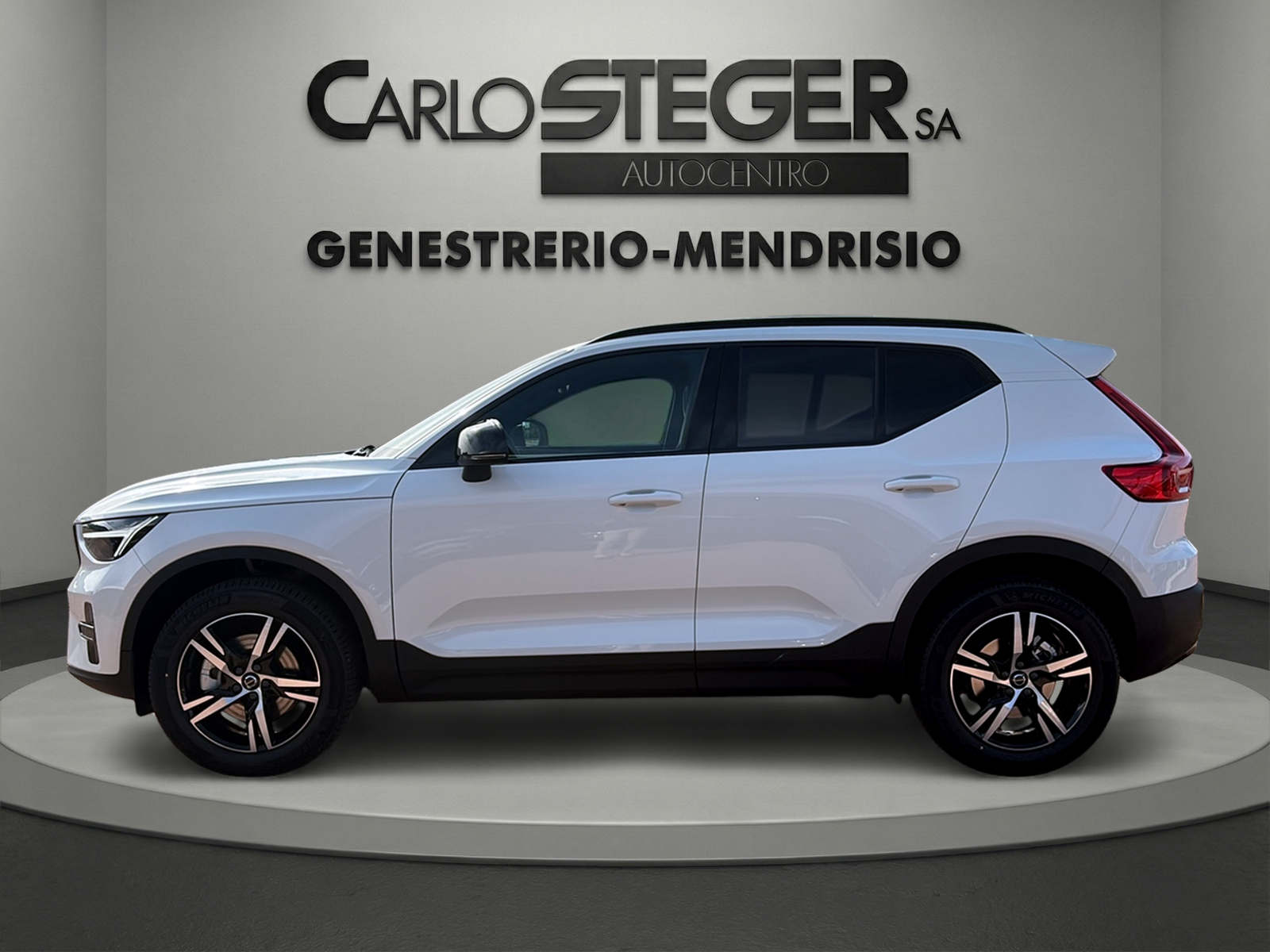 VOLVO XC40 B3 Benzin Mild Hybrid Plus Dark DCT-image-3