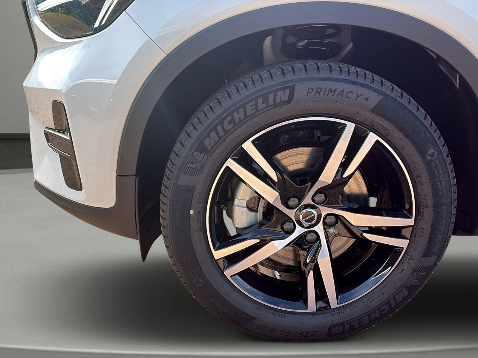 VOLVO XC40 B3 Benzin Mild Hybrid Plus Dark DCT-image-2