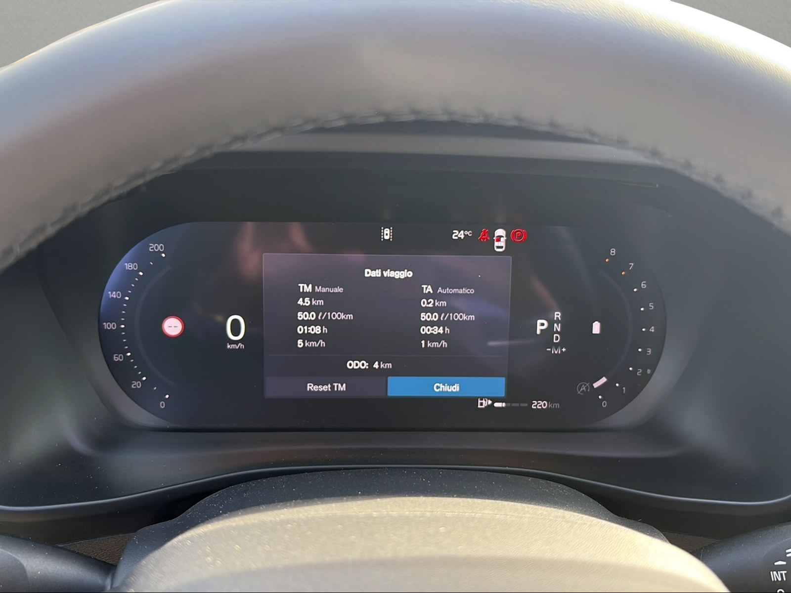 VOLVO XC40 B3 Benzin Mild Hybrid Plus Dark DCT-image-4