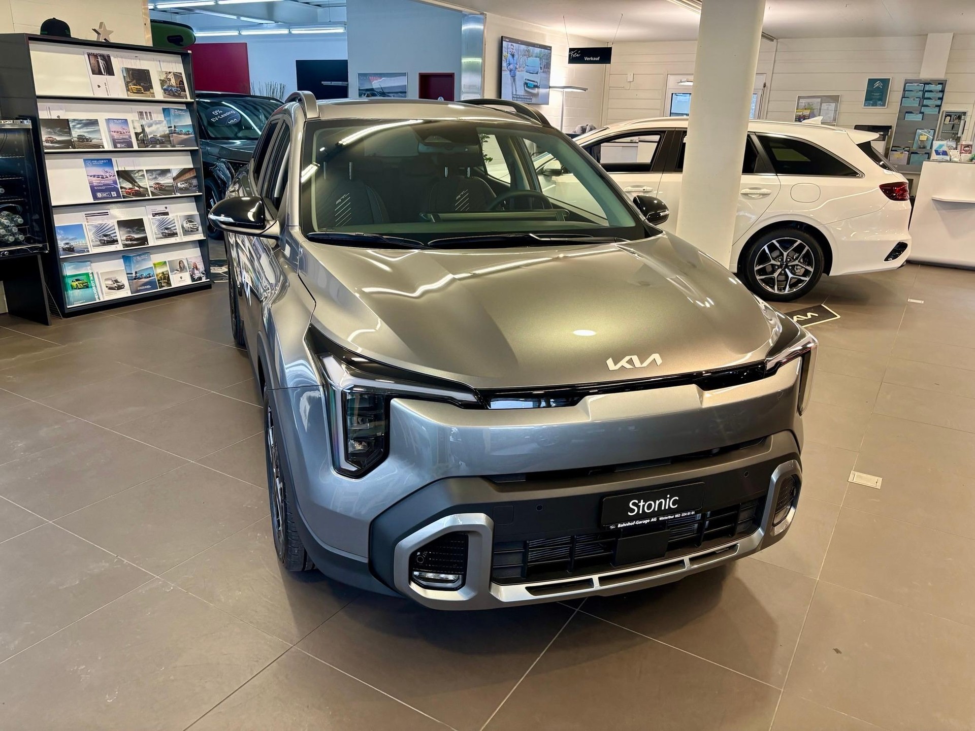 KIA Stonic 1.0 T-GDi MHEV GT-Line-showroom-element-2