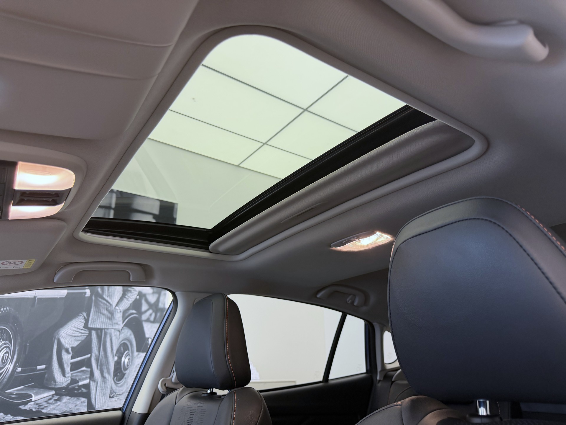 SUBARU XV 2.0 e-Boxer Swiss Plus AWD Lineartronic-image-16
